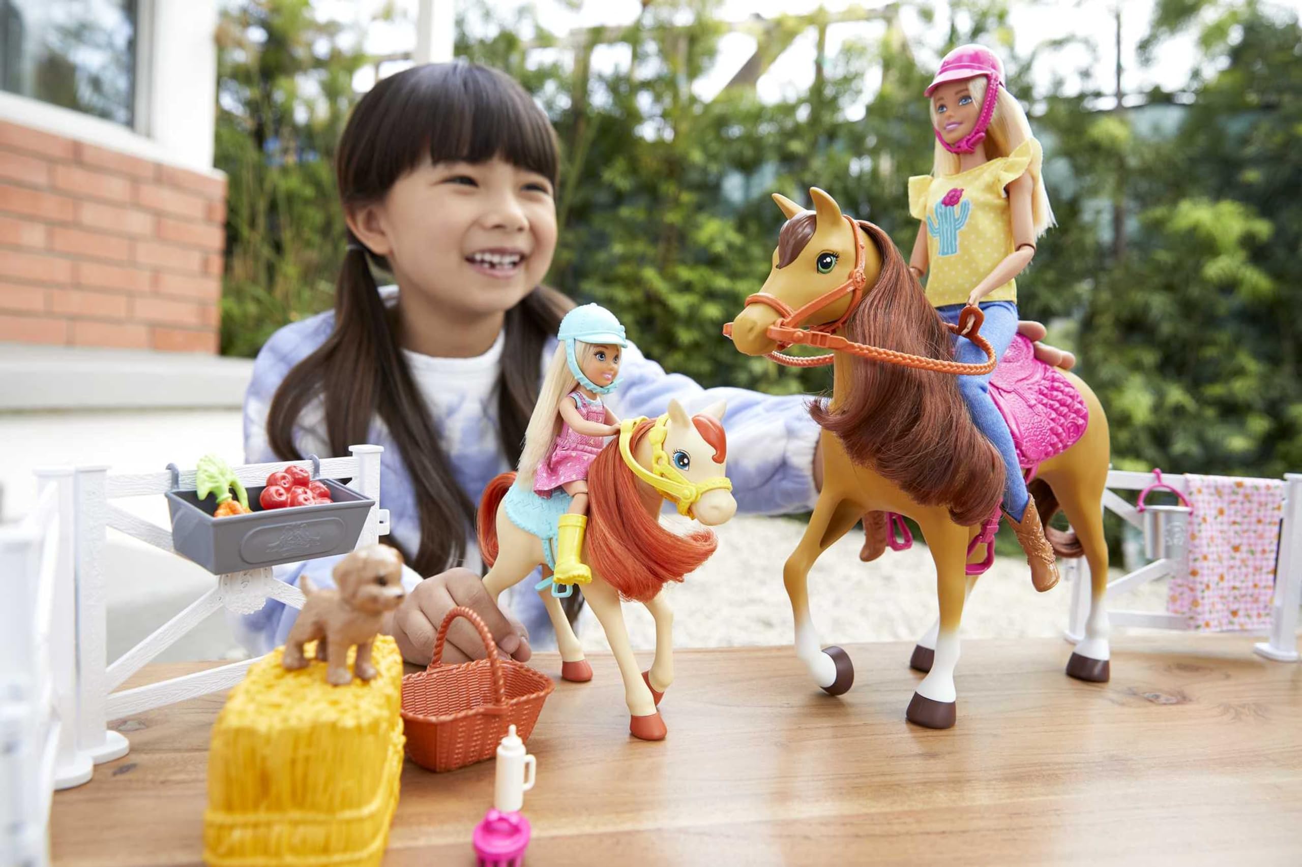 Barbie Muñecas Chelsea con Caballos y Accesorios (Mattel FHX15)