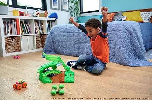 Miniatura 2 de Hot Wheels Monster Trucks Arena Smashers - Juego de Gunkster que brilla en la oscuridad con 1 camión de juguete Gunkster que brilla en la oscuridad