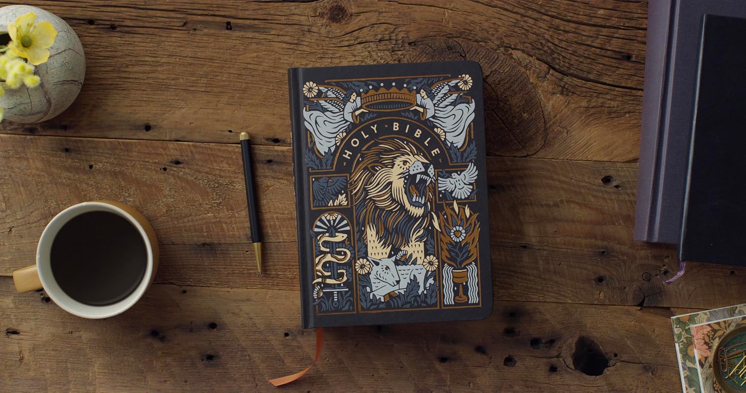 ESV Single Column Journaling Bible, Artist Series, Red Letter (Hardcover, Joshua Noom, The Lion and the Lamb): Holy Bible, English Standard Version