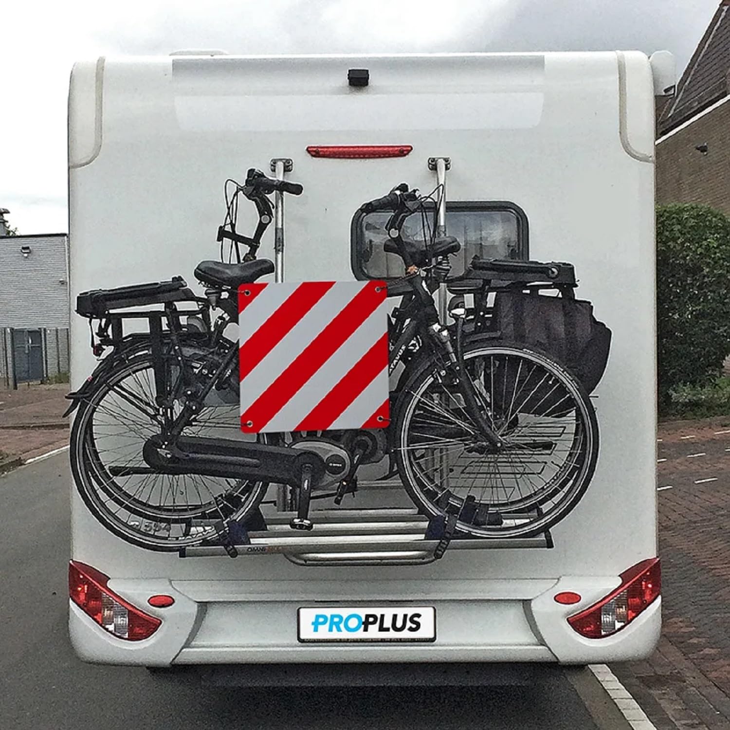 ProPlus Warntafel Italien Fahrradträger 50 x 50 cm Aluminium rot weiß CE25 | Kennzeichnung für Ladegut, Montage zum Einstecken oder Festbinden, auch Wohnmobil und Wohnwagen, EN 12899-1:2007