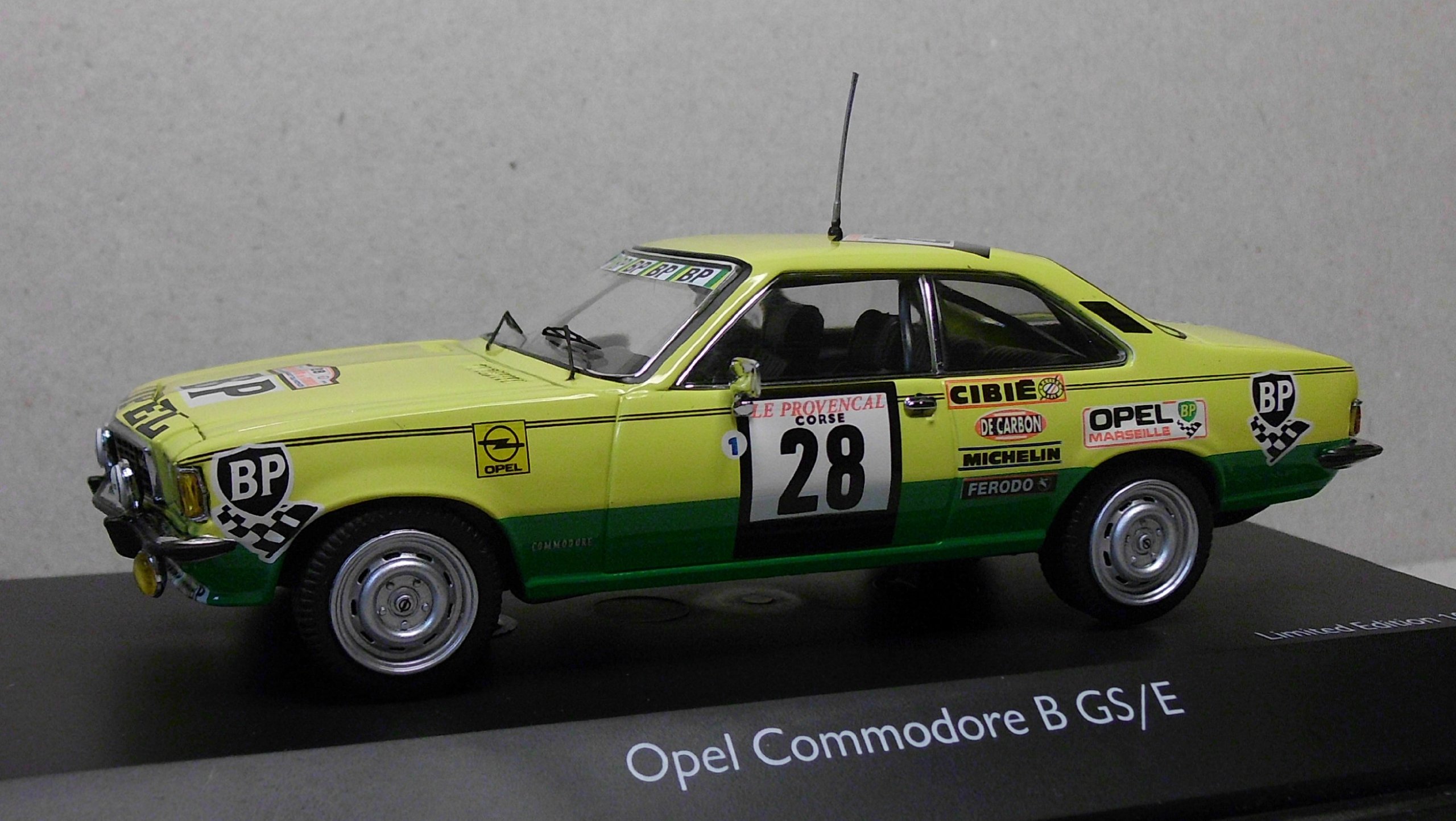 Schuco シュコー　GS/E オペル　コモドーレ B GS/E 1/43 3台セット】シュコー オペル コモドーレ B GS/E 1/43 - メルカリ