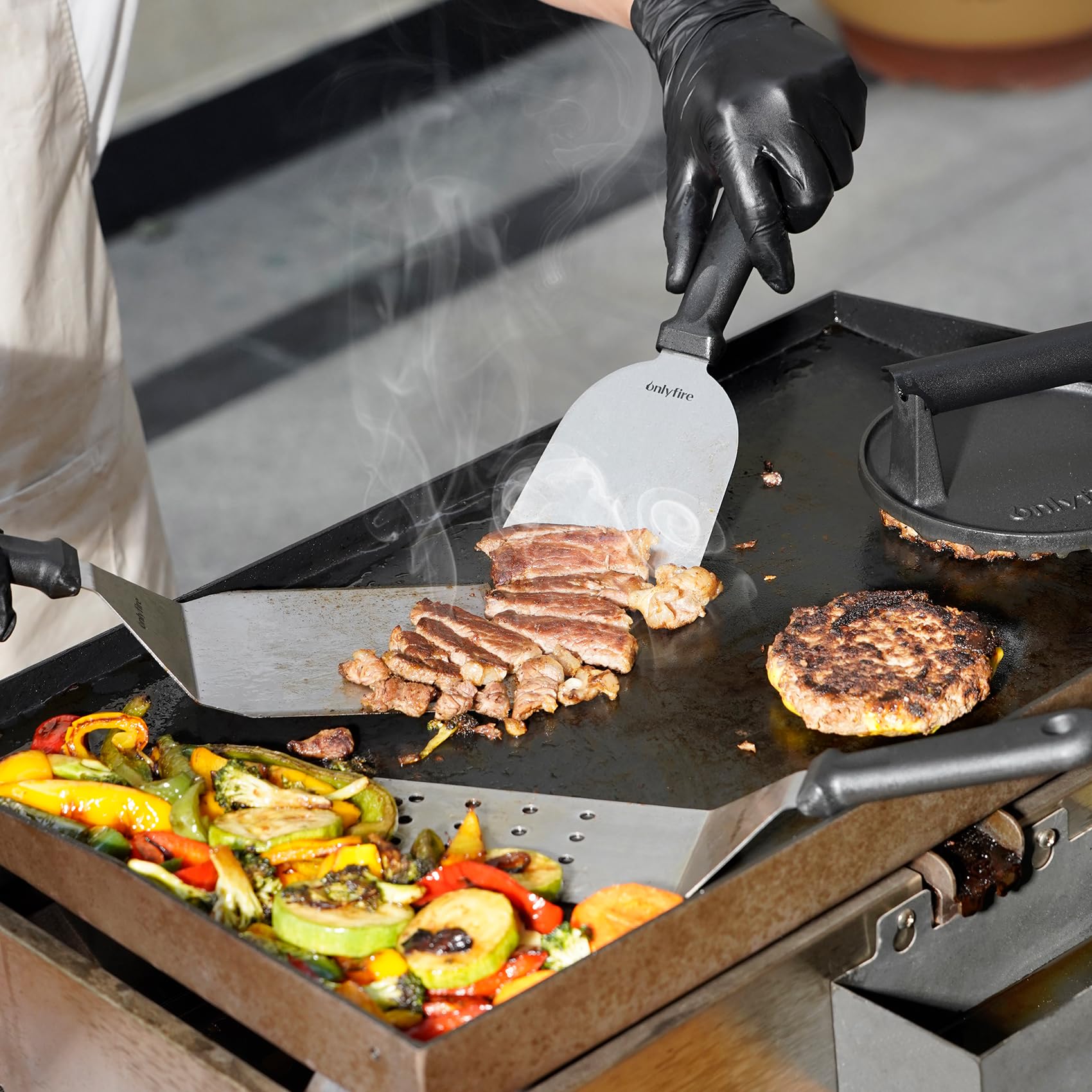 Onlyfire Set Accessoires Plancha 4 Pièces – Presse Burger Fonte, Spatule Perforée, Spatules