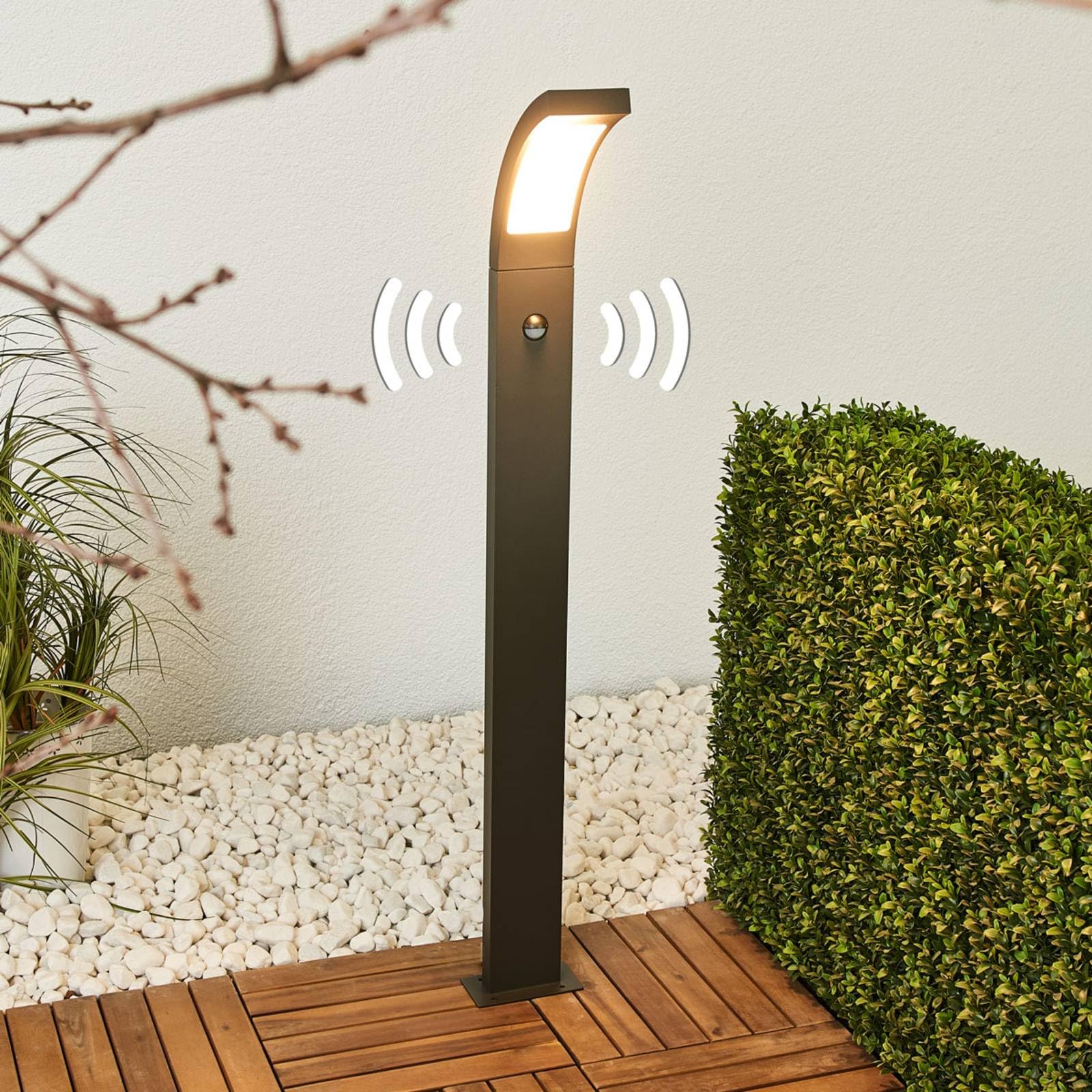 Lucande lampada da esterni con sensore di movimento (Moderno) colore Nero, in Alluminio lampadina inclusa Lampioncino paletto luminoso viale lampioncino