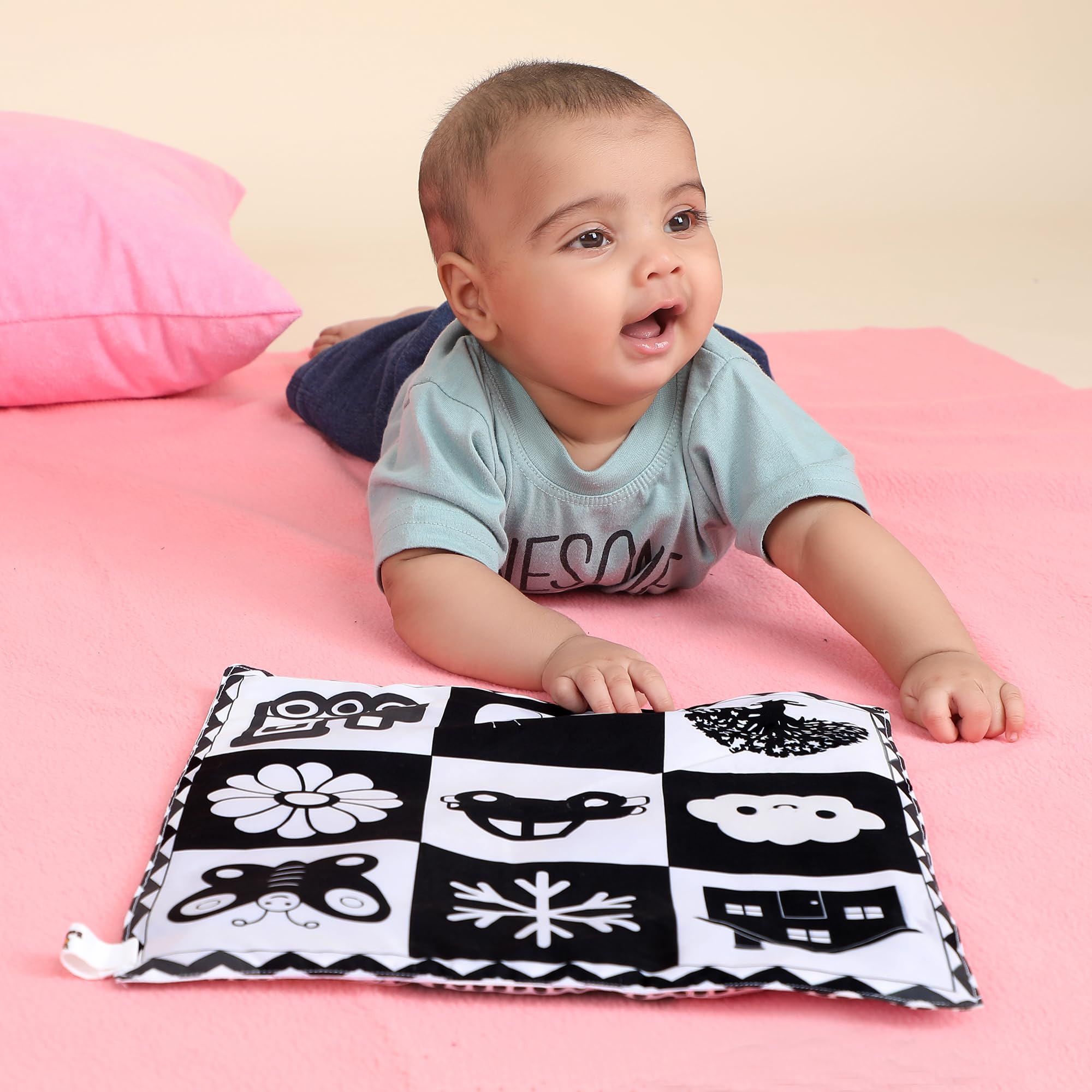 Babbles Black and White Crinkle Mat for 0 3 6 Months Old Infants