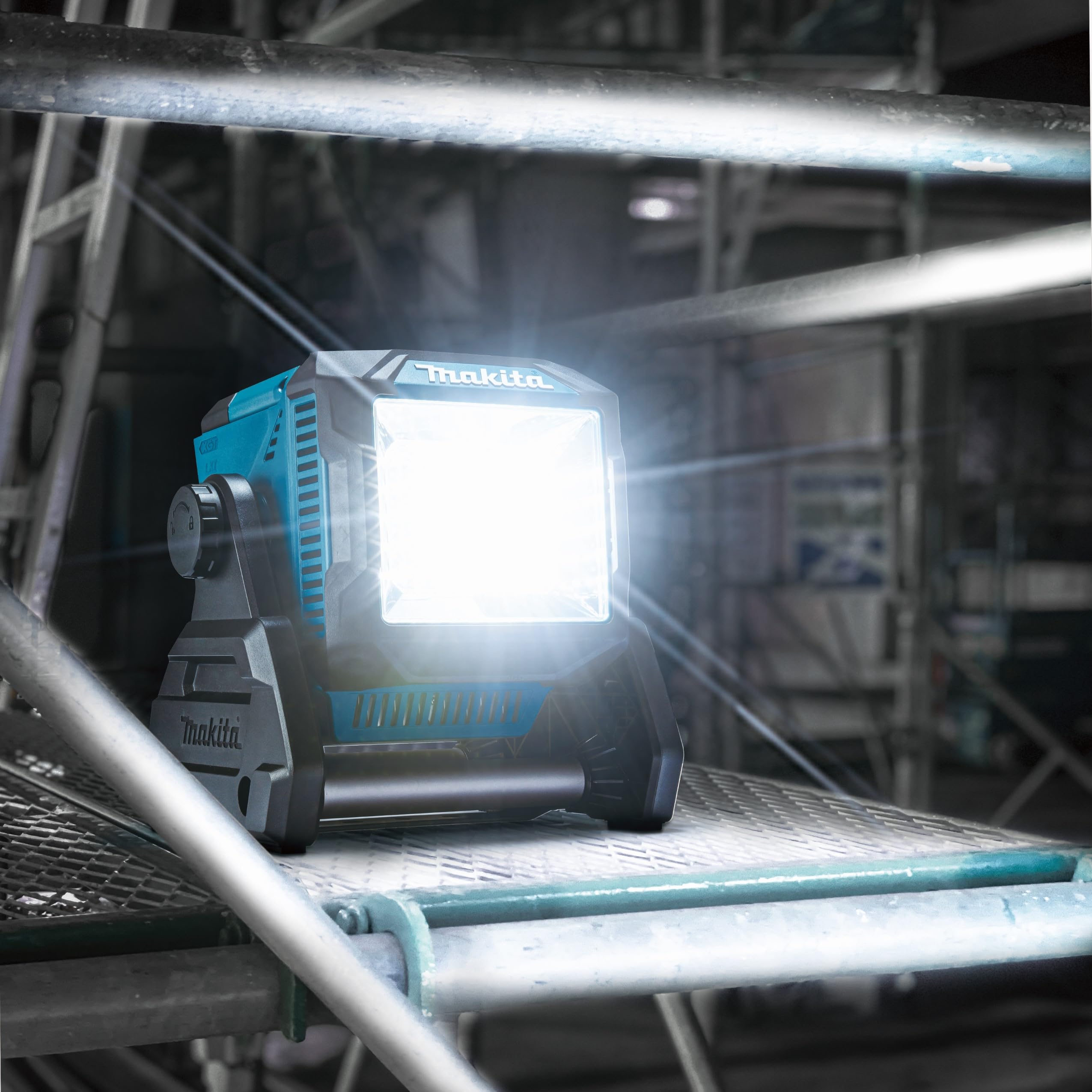 Makita ML005G 40V Max Li-on XGT Luz de trabajo inalámbrica - Baterías y cargador no incluidos