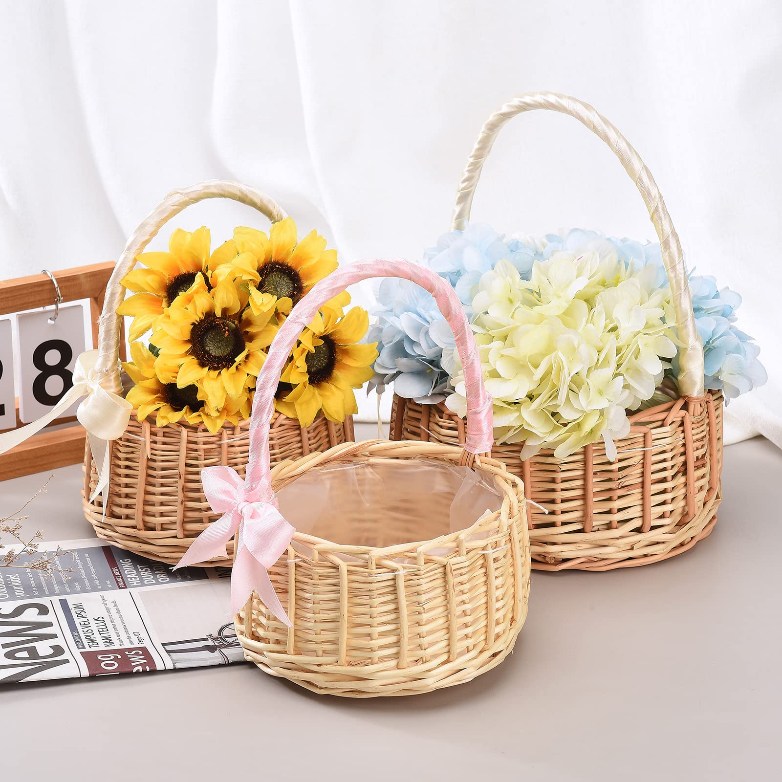FUNSUEI 2 Cesti Portafiori In Rattan Per Matrimonio – 13x19 Cm, Con Nappe Bianche, Intreccio A Manico, Per Decorazioni Casa E Feste