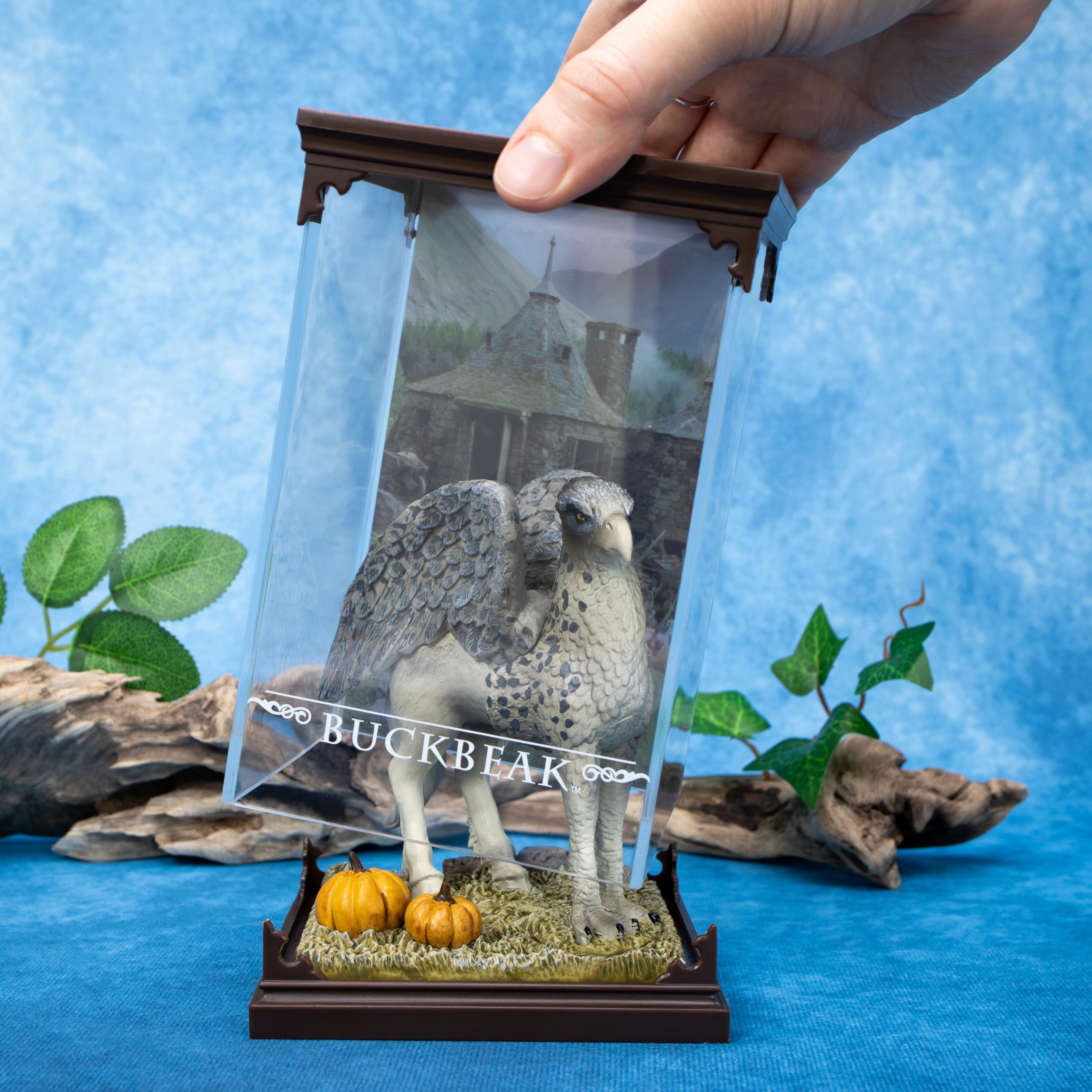 The Noble Collection - Magiczne stworzenia Buckbeak - Ręcznie malowane magiczne stworzenie #6 - Oficjalnie licencjonowane figurki kolekcjonerskie 18,5 cm Harry Potter Toys - dla dzieci i dorosłych