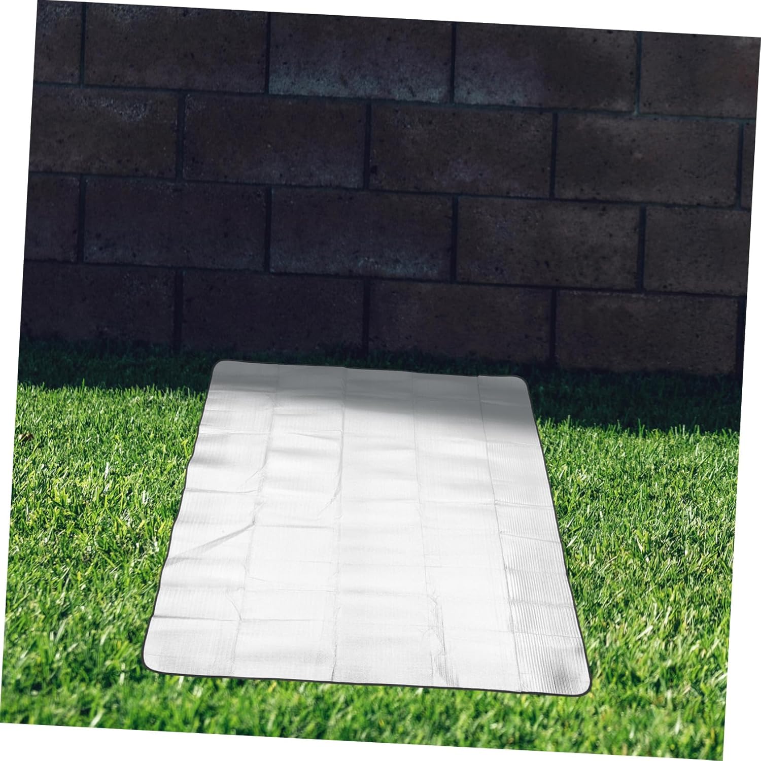 Outdoor Picnic Mat Portable Camping Blanket for Beach Hiking and Outdoor Activities Lightweight Double-Sided Aluminum Foil Design
