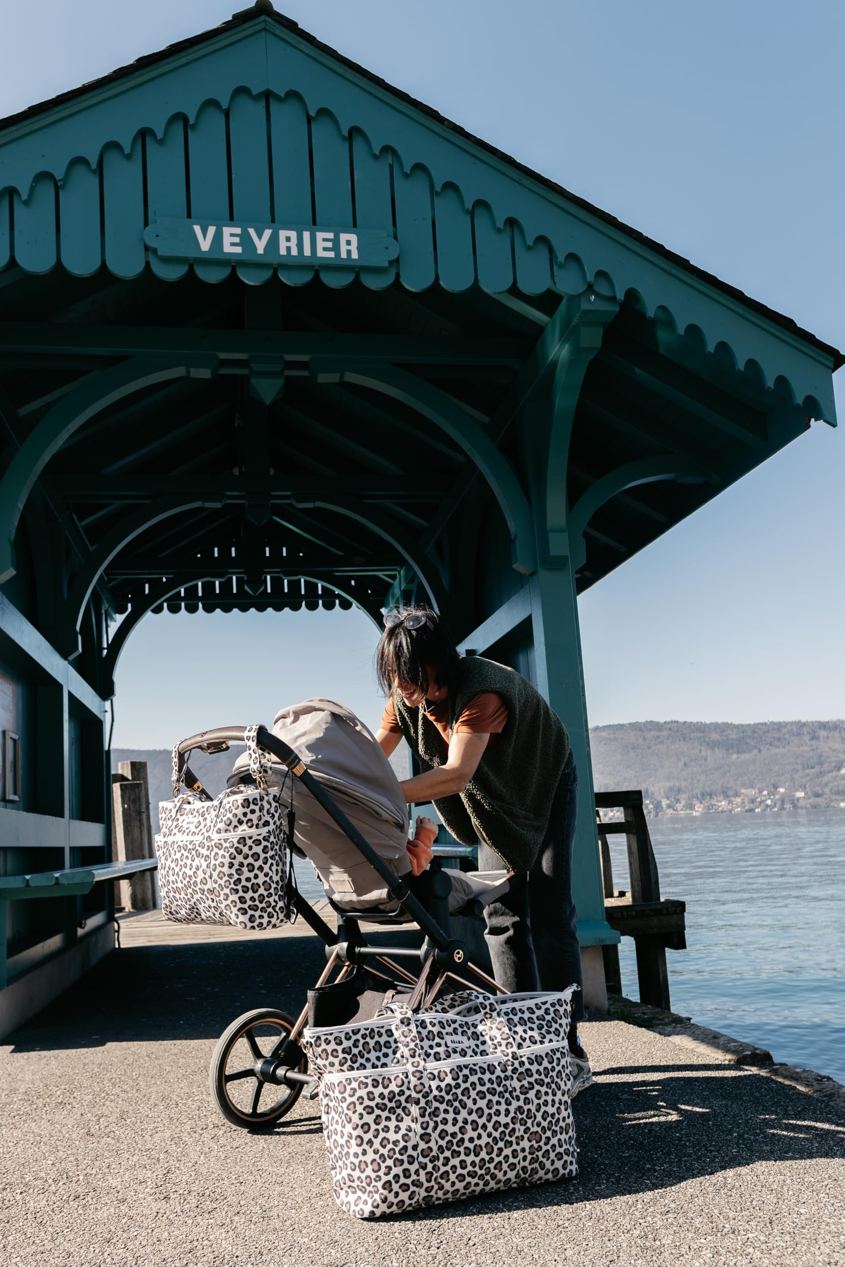 Béaba, Wickeltasche Madrid XXL 44L, großer Tote Bag, Eltern-Wickeltasche mit 11 Fächern, Isoliertasche, integrierte Kinderwagenbefestigung, Wickelunterlage, Leopard