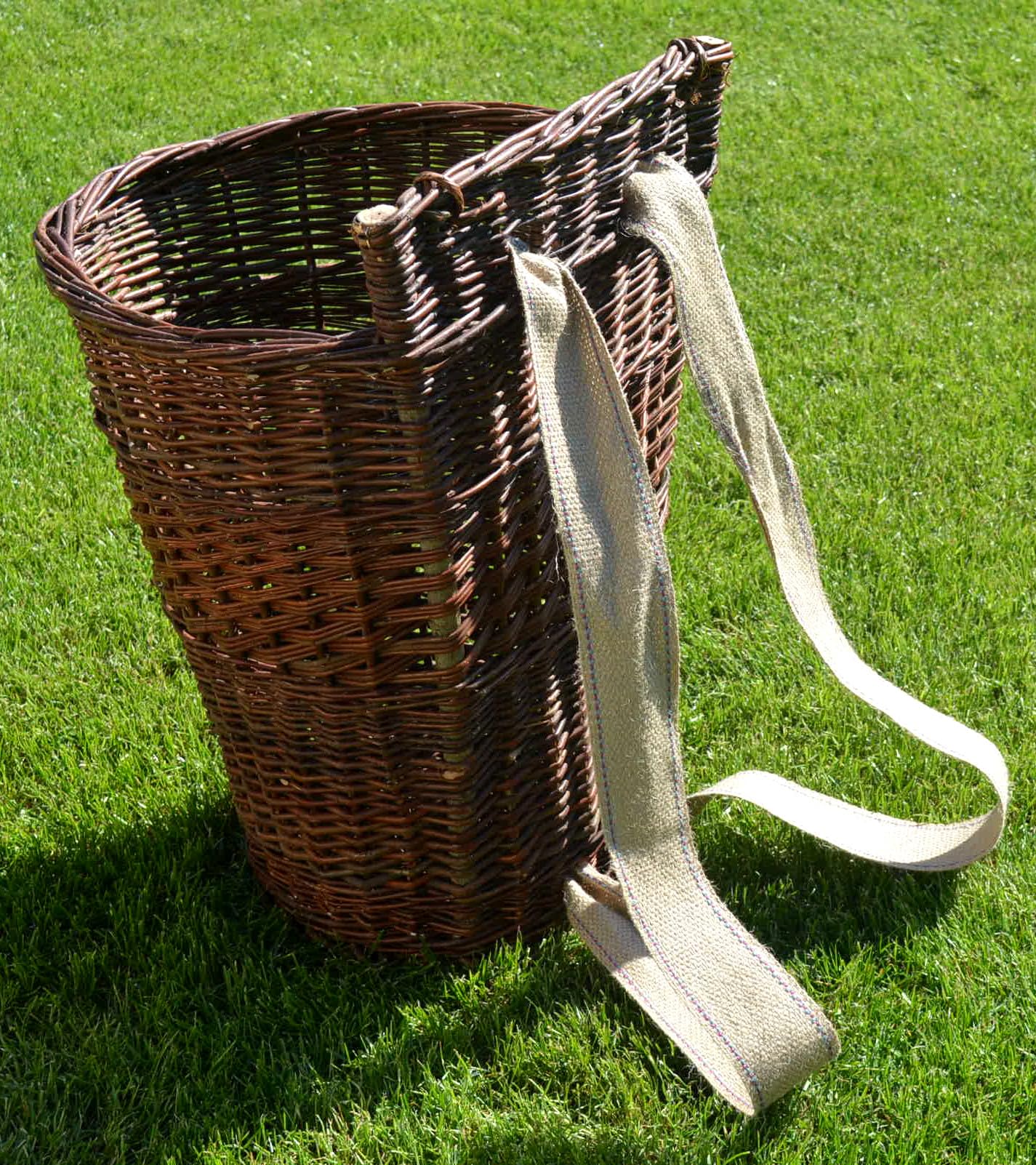 Rückentragekorb aus Weide – Handgeflochten & ergonomisch – Natur oder lackiert – 60x44x37 cm – Jutegurte – Holzkorb, Pilzkorb, Deko, Mittelalter, Garten WIKLER
