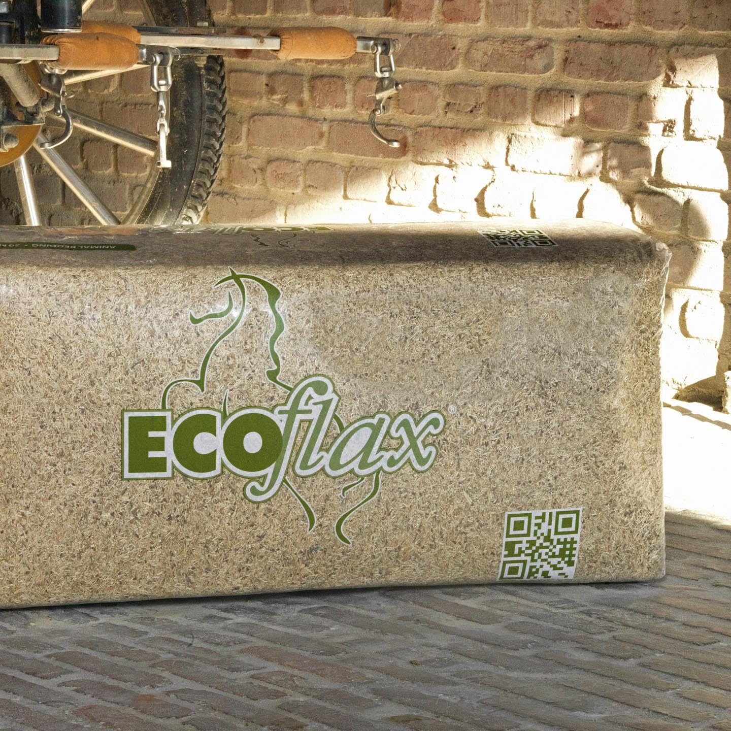 Ecoflax Lettiera di Paglia di Lino per Cavalli, Polli e Conigli | Fondo per Box Cavalli - Sacco da 120 Litri / 20 Kg