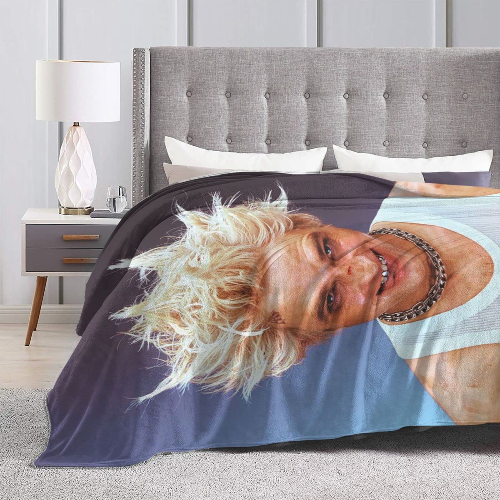 Robert Pattinson Throw Blanket Lightweight,Ultra-Soft u0026 Comfy Flannel  Blanket,Microfiber Fleece Blanket,Anti-Pilling Plush Blanket for  Couch,Bed,Sofa 50X40 in : Amazon.co.uk: Home u0026 Kitchen