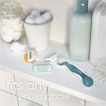 Gillette Venus Smooth Razor Blades Women, Pack of 8 Razor Blade Refills, Lubrastrip with A Touch of Botanical Oils