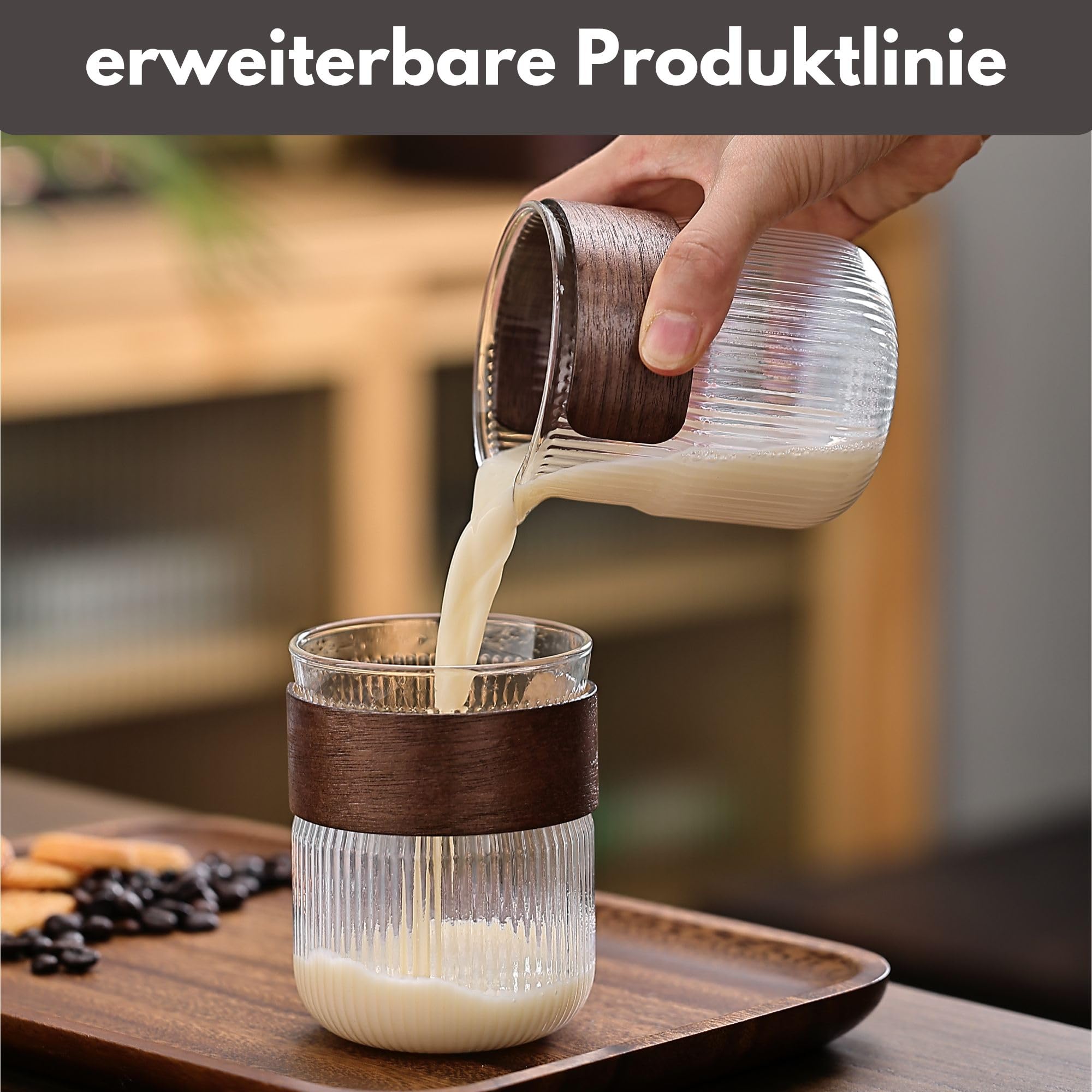 Holzwurm Milchkännchen klein 300ml - Glas Milchaufschäumer Kanne mit Walnussmantel, inspirierendes Design Milk Jug für Kaffee, Tee vieles mehr (Schwarz)