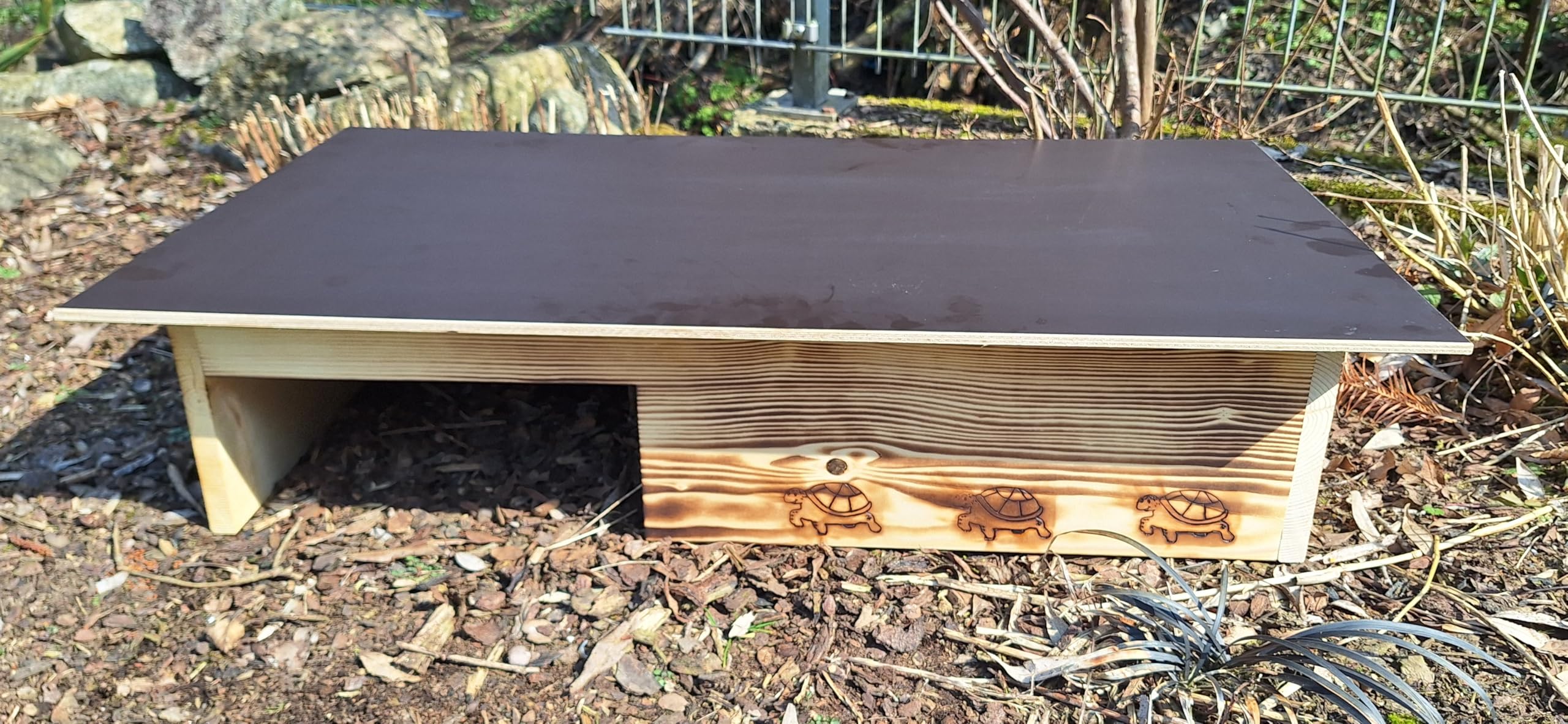 Casetta per tartarughe in legno massiccio da 20 mm, con ruota libera