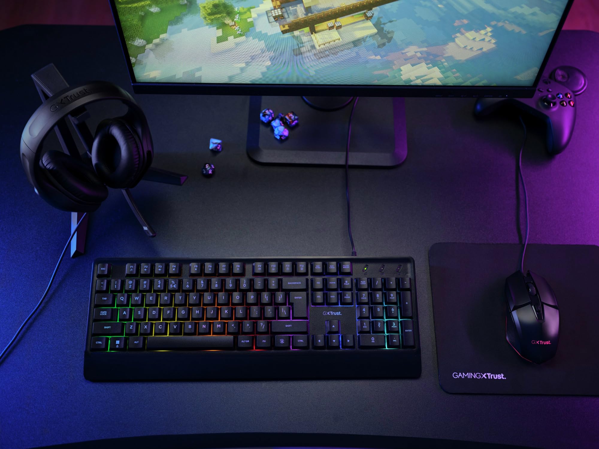 Trust Gaming GXT 792 Quadrox Kit 4-in-1 Mouse e Tastiera Gaming, Layout Italiano QWERTY, Cuffie con Microfono Leggere Jack Audio 3.5 mm, Tappetino, Bundle Pacchetto Gamer RGB per PC, Laptop - Nero