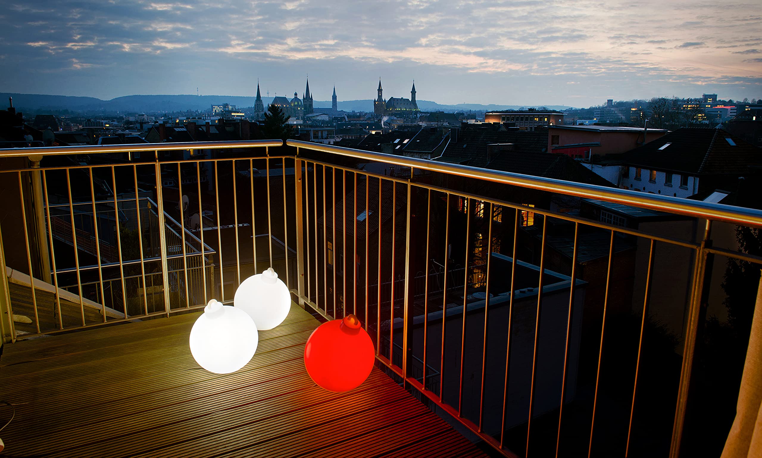 8 seasons design Shining Christmas Ball LED Weihnachtskugel (33 cm, weiß) E27 Fassung inkl. Leuchtmittel in warmweiß, große Weihnachtsdeko, Winterdeko, für außen und innen