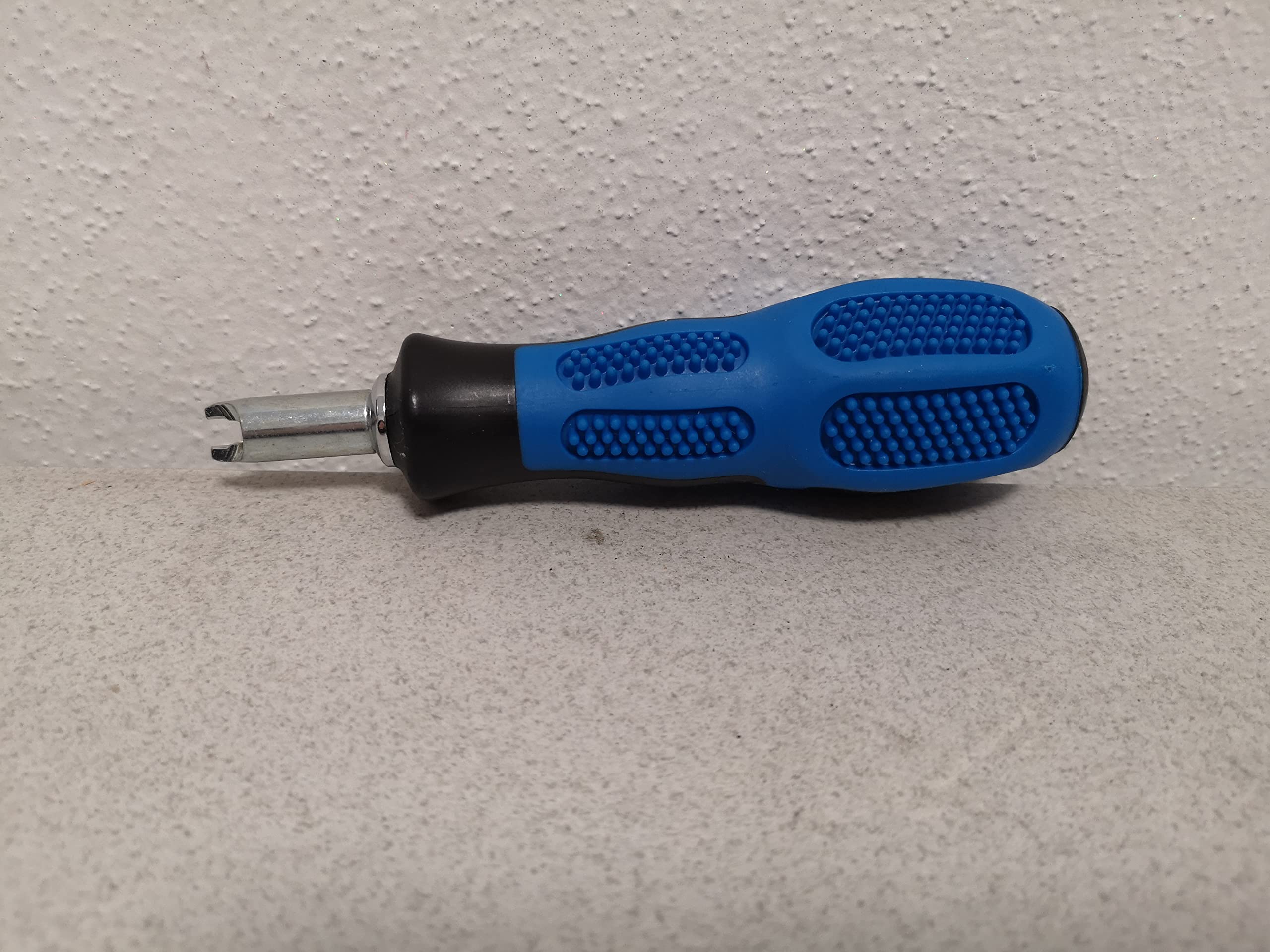 BESTGRIP Clavos para botas de pesca de goma, bota SCAFANDRO N. 20 clavos con llave de montaje