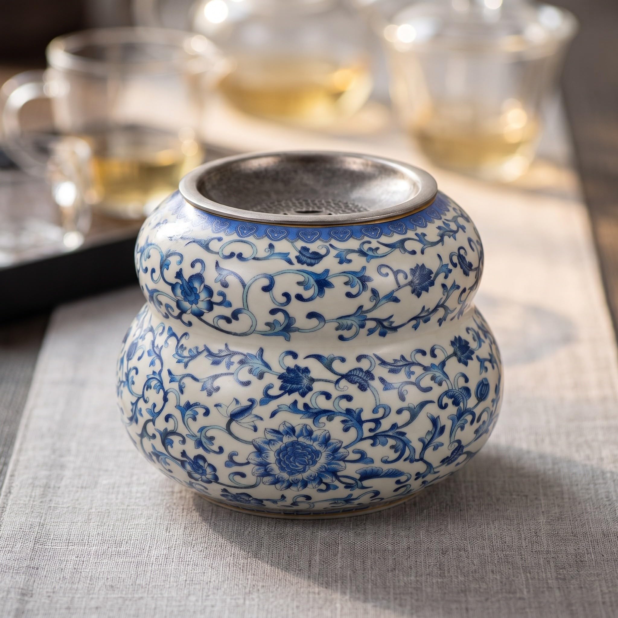 SOLUSTRE Tradycyjny chiński porcelanowy pojemnik na resztki herbaty 700 ml | Pojemnik na ścieki Lotus Design z sitkiem do stanowiska do parzenia herbaty Kung Fu, organizacja biurka