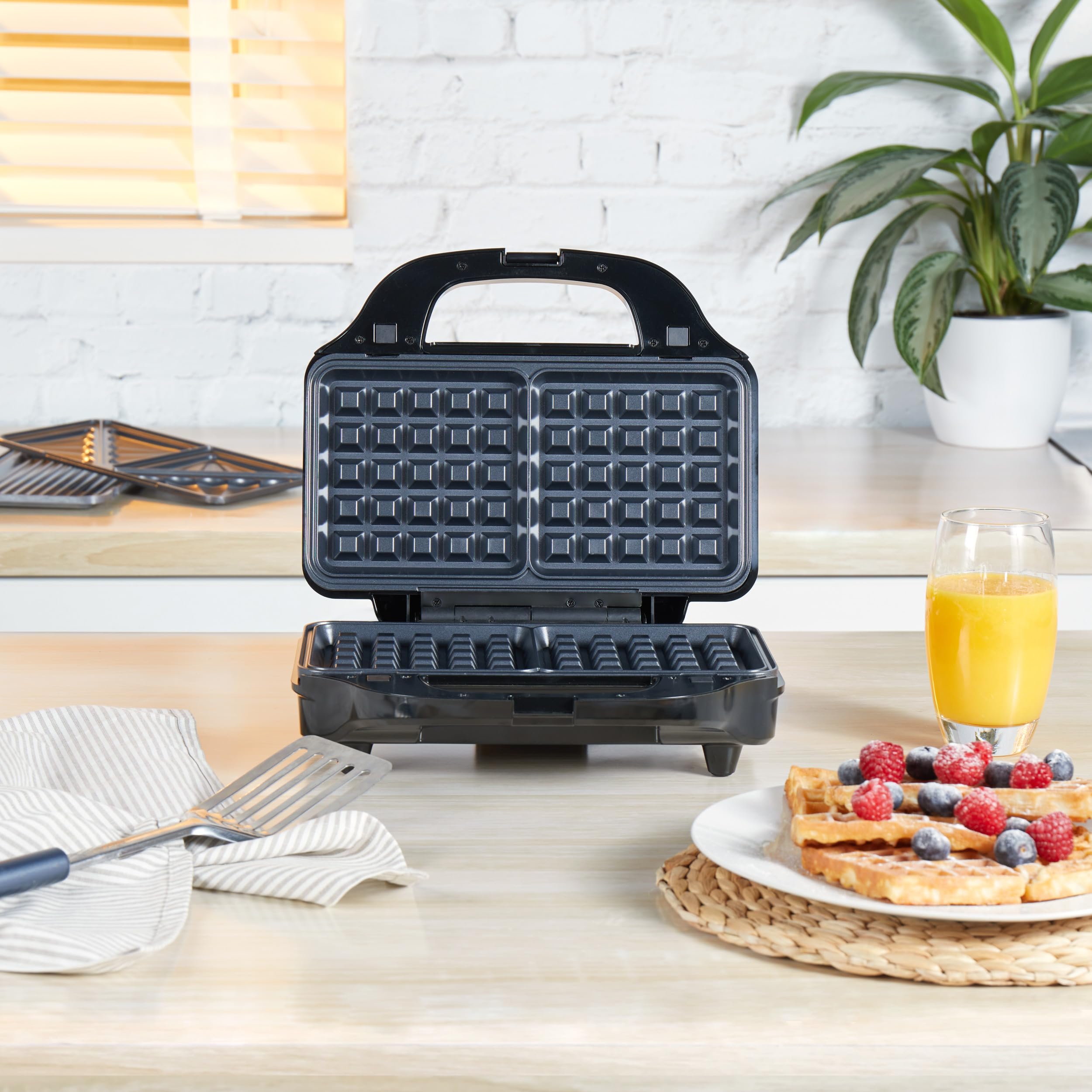 Petra PT2143TVDEEU7 Urzadzenie 3 w 1 XL do przekasek, nieprzywierajace i latwe w czyszczeniu plyty 28,5 cm, 900 W, gofrownica, opiekacz do panini, toster, lunch/sniadanie, chlodne w dotyku uchwyty