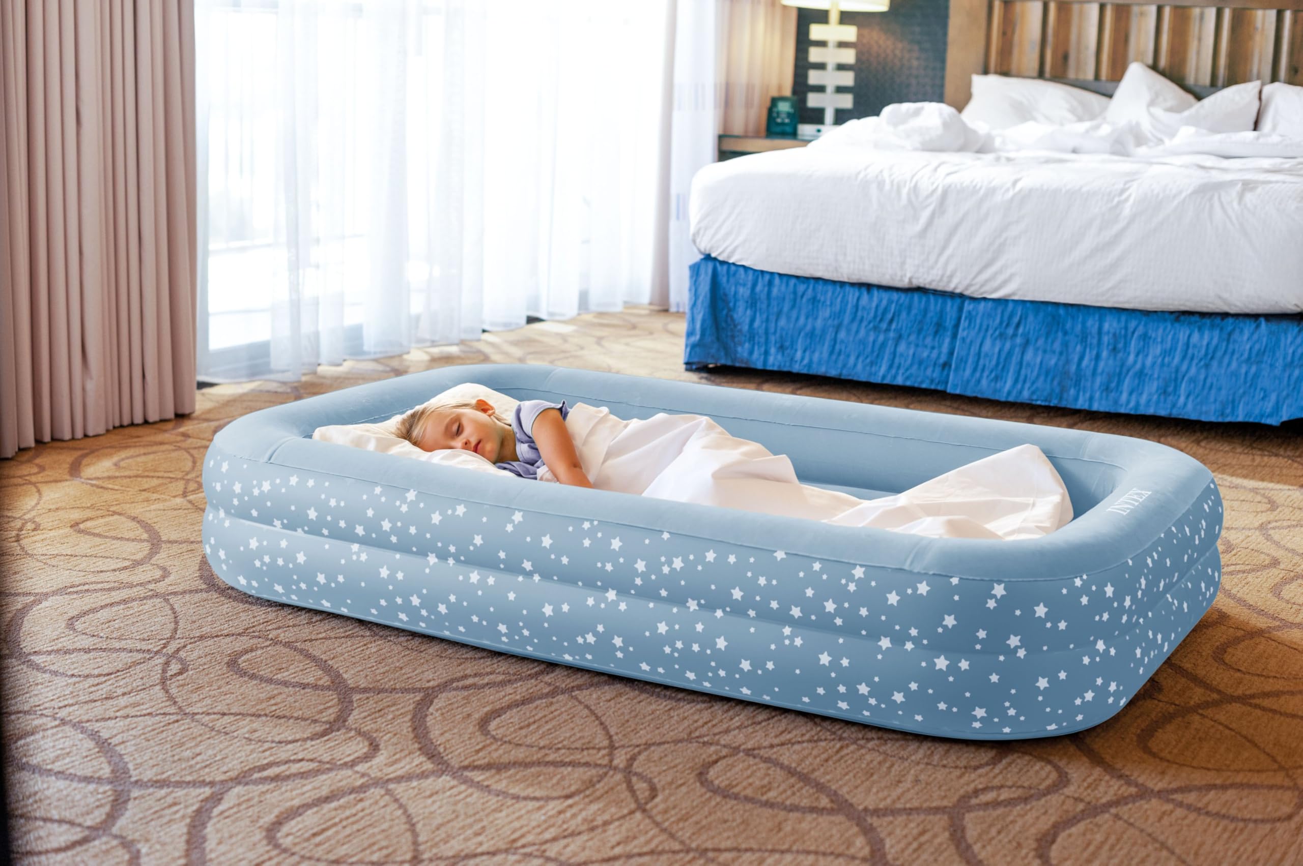 Intex: Kidz - Juego de Cama de Viaje, Estrellas Azules y Blancas, colchón de Aire Inflable, Lados elevados, 42 x 66 x 10 Pulgadas, Bomba de Mano y Bolsa de Transporte, límite de 50 Libras, niños a