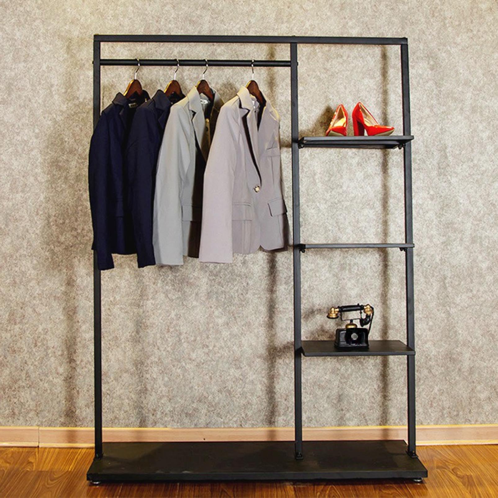 Porte-manteau en métal rigide pour éviter les vêtements froissés et encombrés