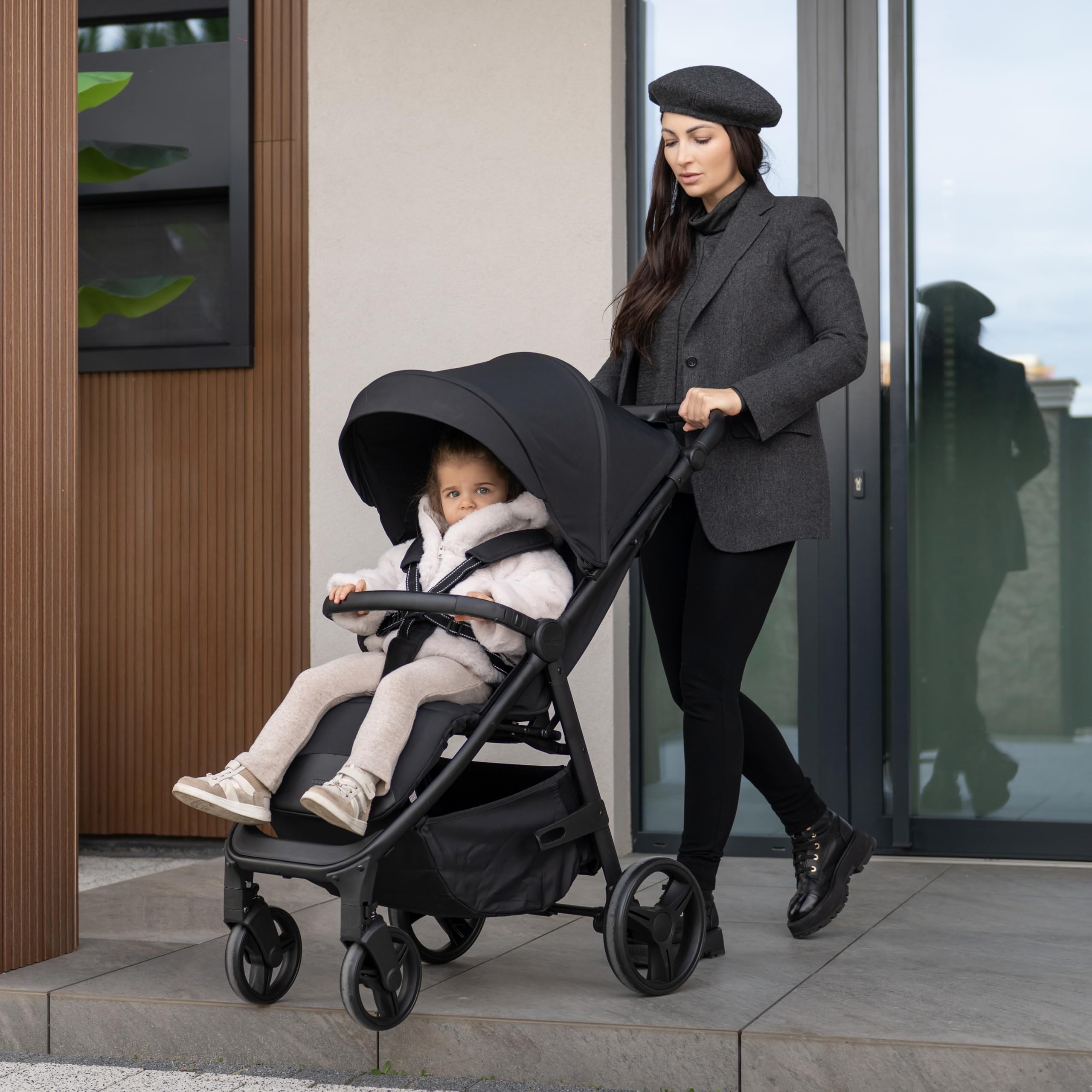 Wózek dziecięcy KikkaBoo URBAN, lekki wózek od urodzenia do 22 kg, kompaktowe składanie, koła EVA z zawieszeniem, regulowana kierownica, czarny