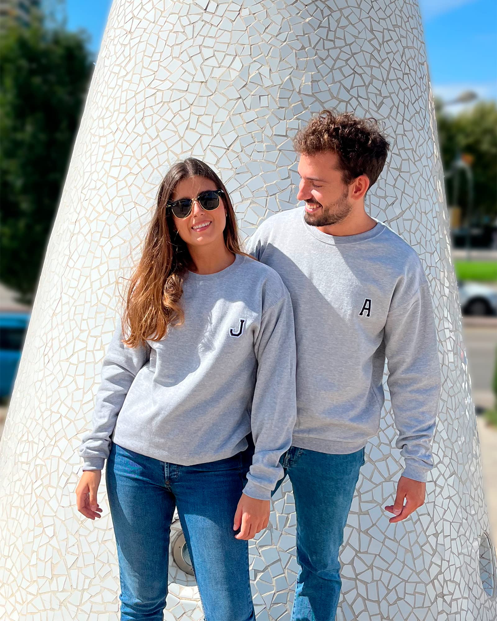 Genérico Pack 2 Sudaderas Unisex con Iniciales, Regalos Originales para Hombre Mujer, Regalos Personalizados San Valentín, Cumpleaños y Pareja, Personaliza Las Sudaderas con Vuestra Inicial