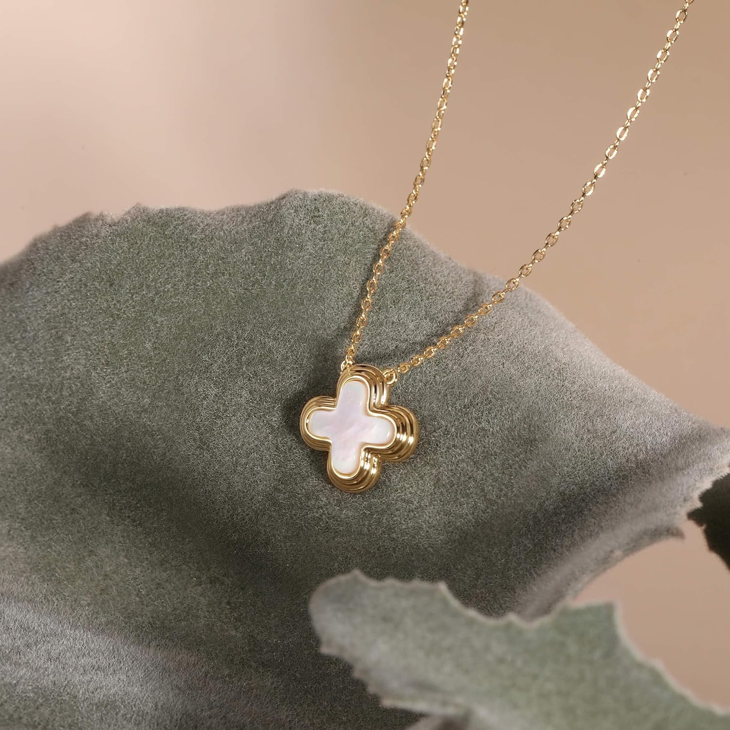 S.Leaf Four Leaf Clover Necklace for Women Lucky Charm Necklace Gold Shell Necklace Pendant Gold Choker Layered Mother of Pearl Necklaces Jewelry Gifts for Women