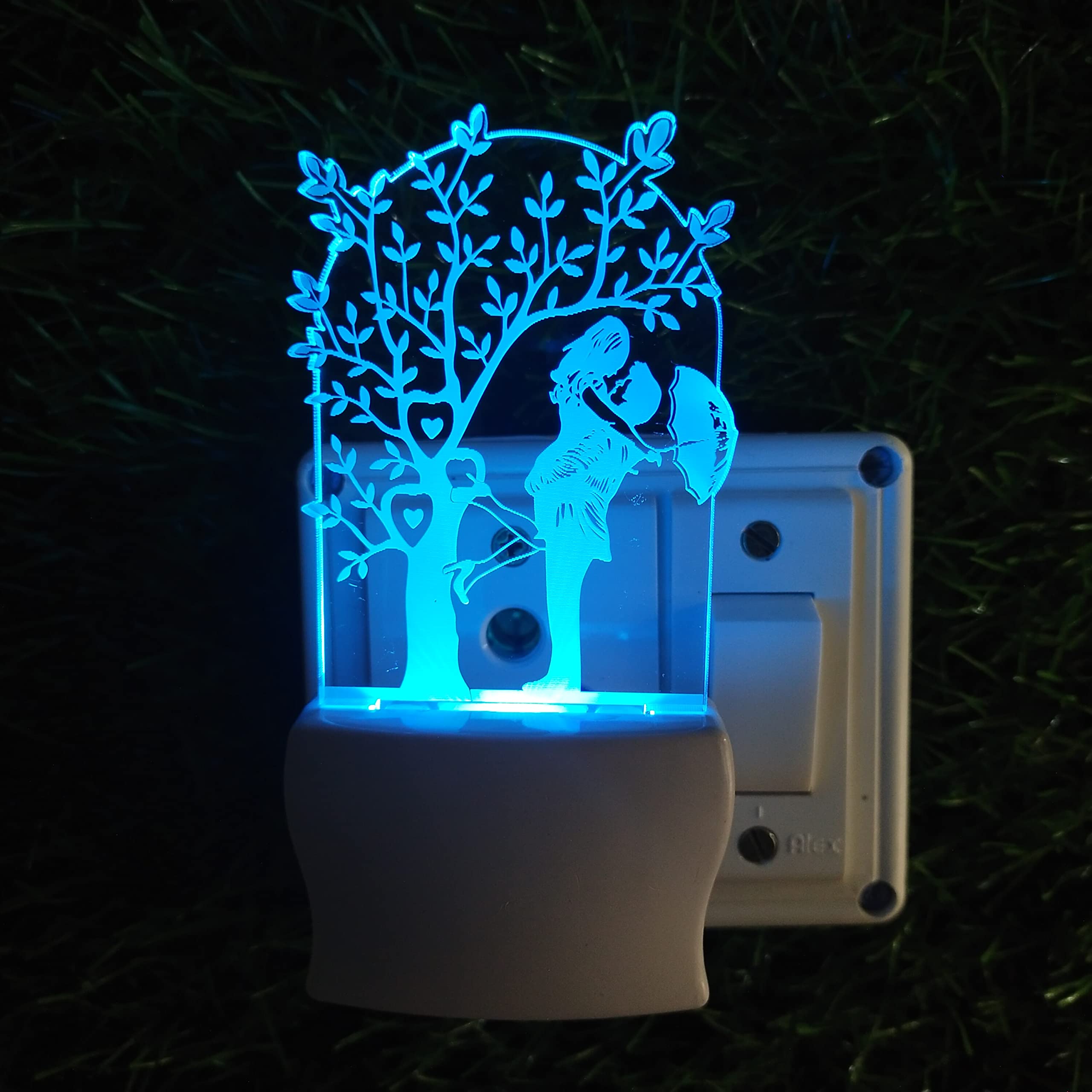 Shree RAMDUT Romantic Couple Under Tree 3D Illusion Acrylic Night Lamp, 7 Colors RGB Colour Change LED Plug n Play Night Light, Office Light, Best for Gift- Pack of 1 (SD072,Multicolour, 3 Inch)-image-20