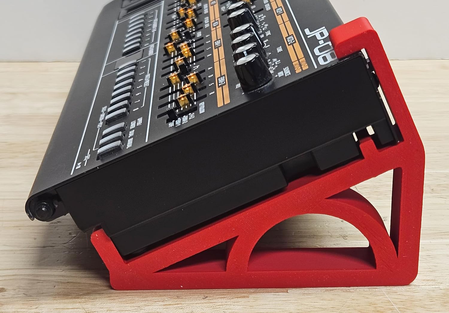 Made in USA 25 Degree Angled Red Color Stands For Roland Boutique A-01 D-05 JP-08 JU-06 JU-06A JX-03 JX-08 SH-01A Synthesizer Sound Modules