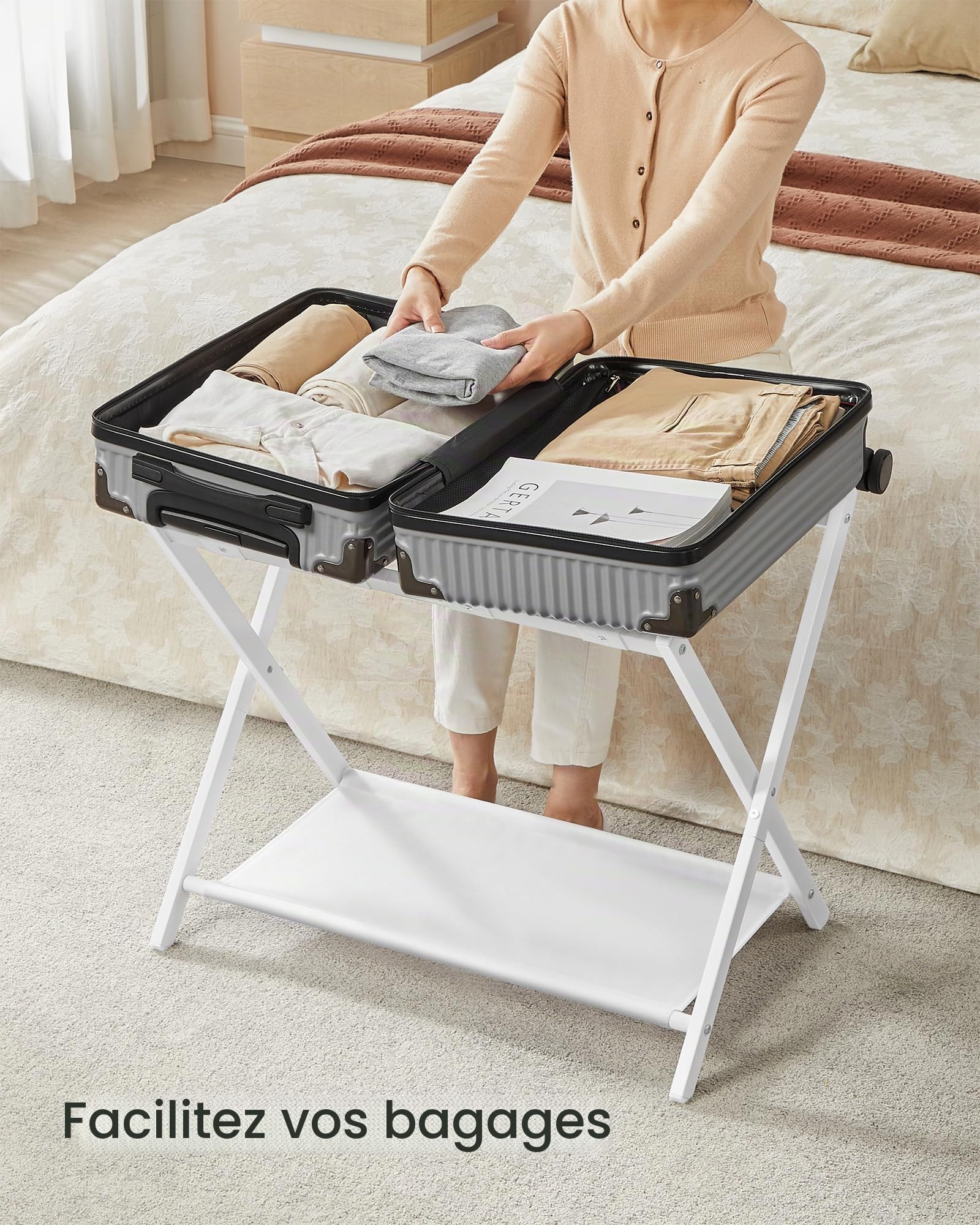 SONGMICS Lot de 2 porte-bagages pour chambre d'amis, support de valise avec étagère de rangement, cadre en acier, pliable pour un rangement facile, hôtel, chambre à coucher, blanc nuage URLR003W02