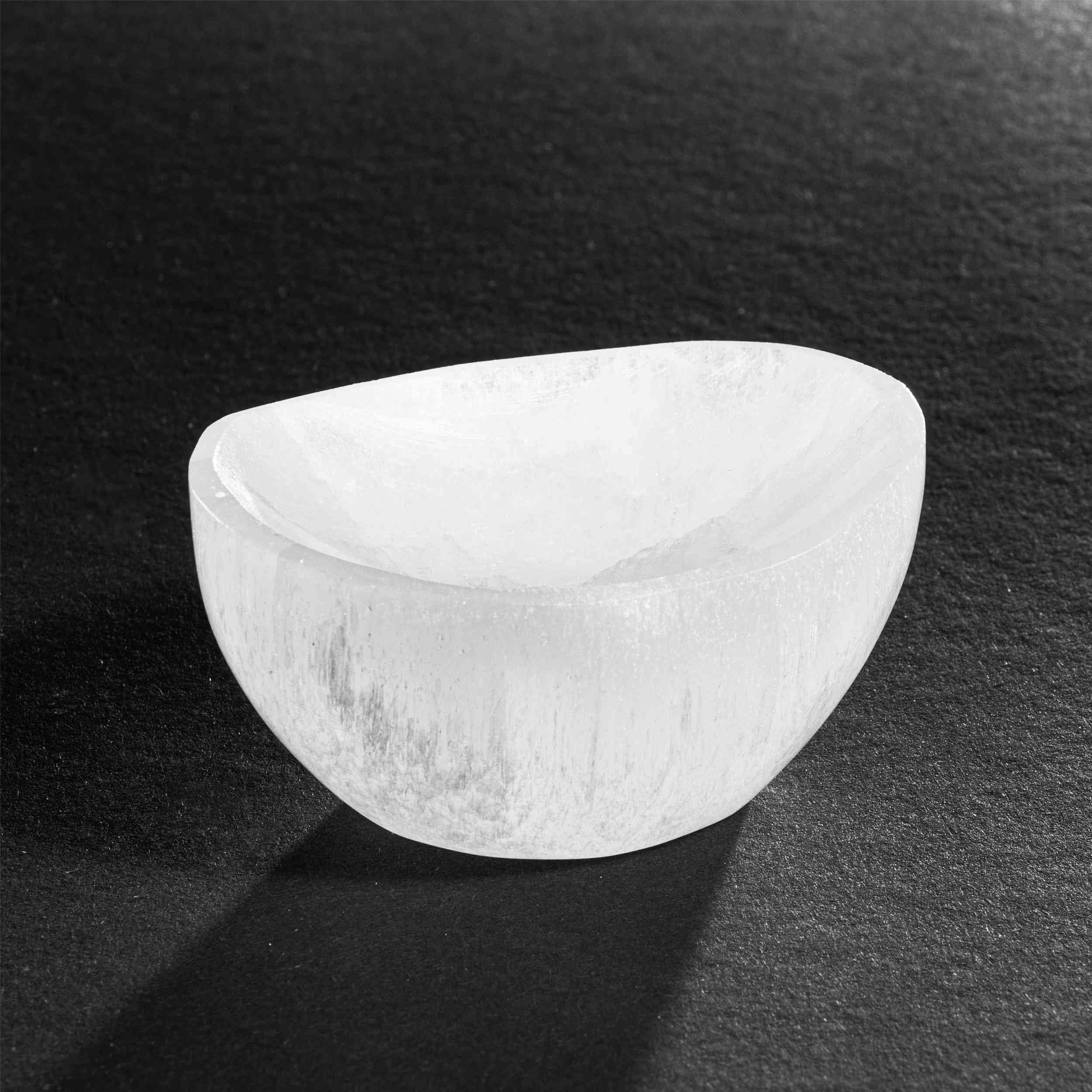 Bol en sélénite demi-sphère 6,5 x 3,5 cm – Bol énergétique pour pierres précieuses, Reiki, méditation