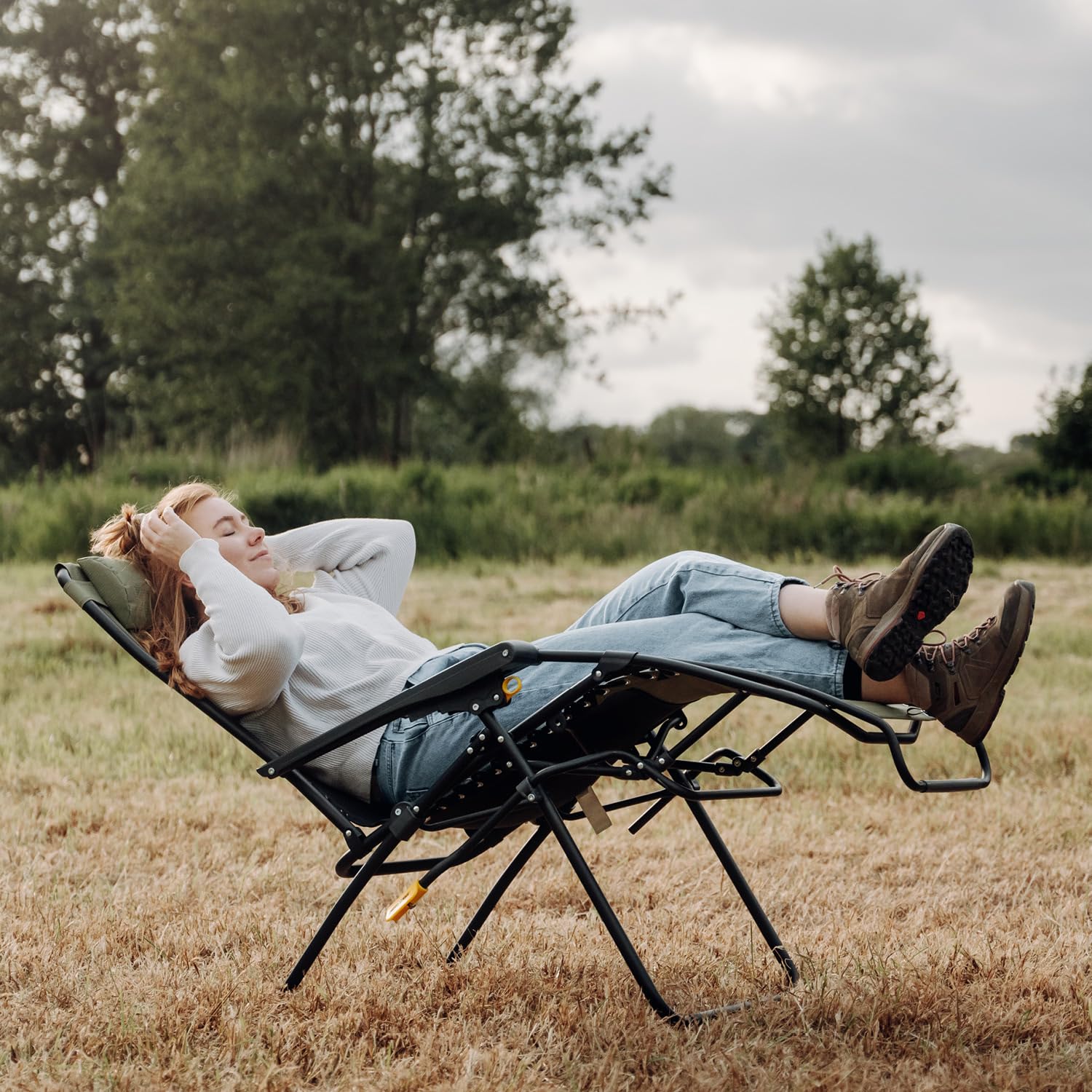 CAMPWERK Relax Campingstuhl, Outdoor Campingliege, Relax-Liege, Sonnenliege, Verstellbare Bein- und Rückenlehne, Mit Getränkehalter, Belastbarkeit bis 150kg, Klappbar, Grün