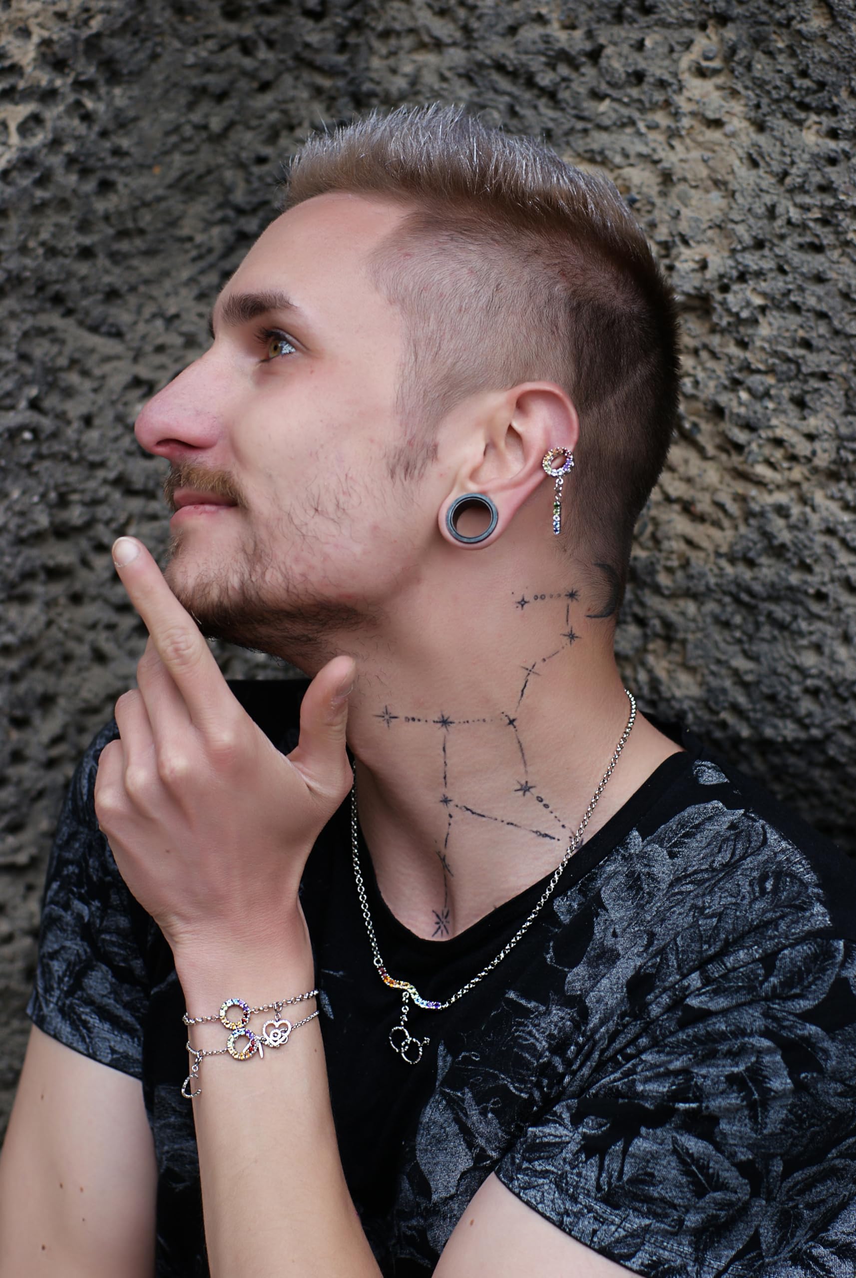 PRIDE Fashion Jewelry - Personalisiertes Regenbogen Armband mit Edelsteinen für LGBTQIA & Gay Schmuck für LGBT, LGBTQ, Asexual, Poly, Pansexuell, Agender, Bigender, Bisexuell, Trans, Transgender