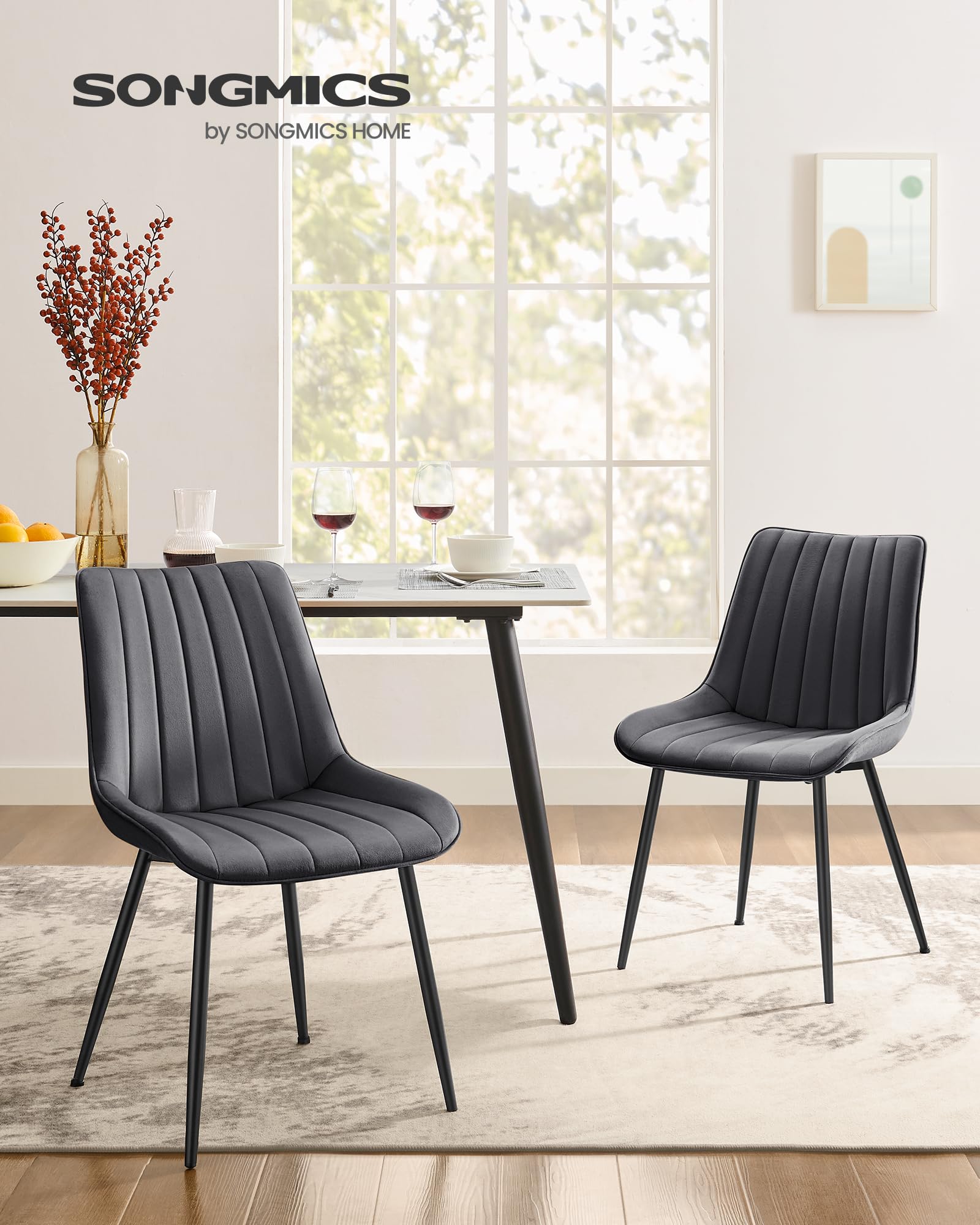 SONGMICS Esszimmerstuhl 2er Set, Küchenstuhl, Samt,Polsterstuhl, bis 120 kg belastbar, Stahlbeine, Gebogene Rückenlehne, für Esszimmer, Küche, grau-tintenschwarz LDC090G05