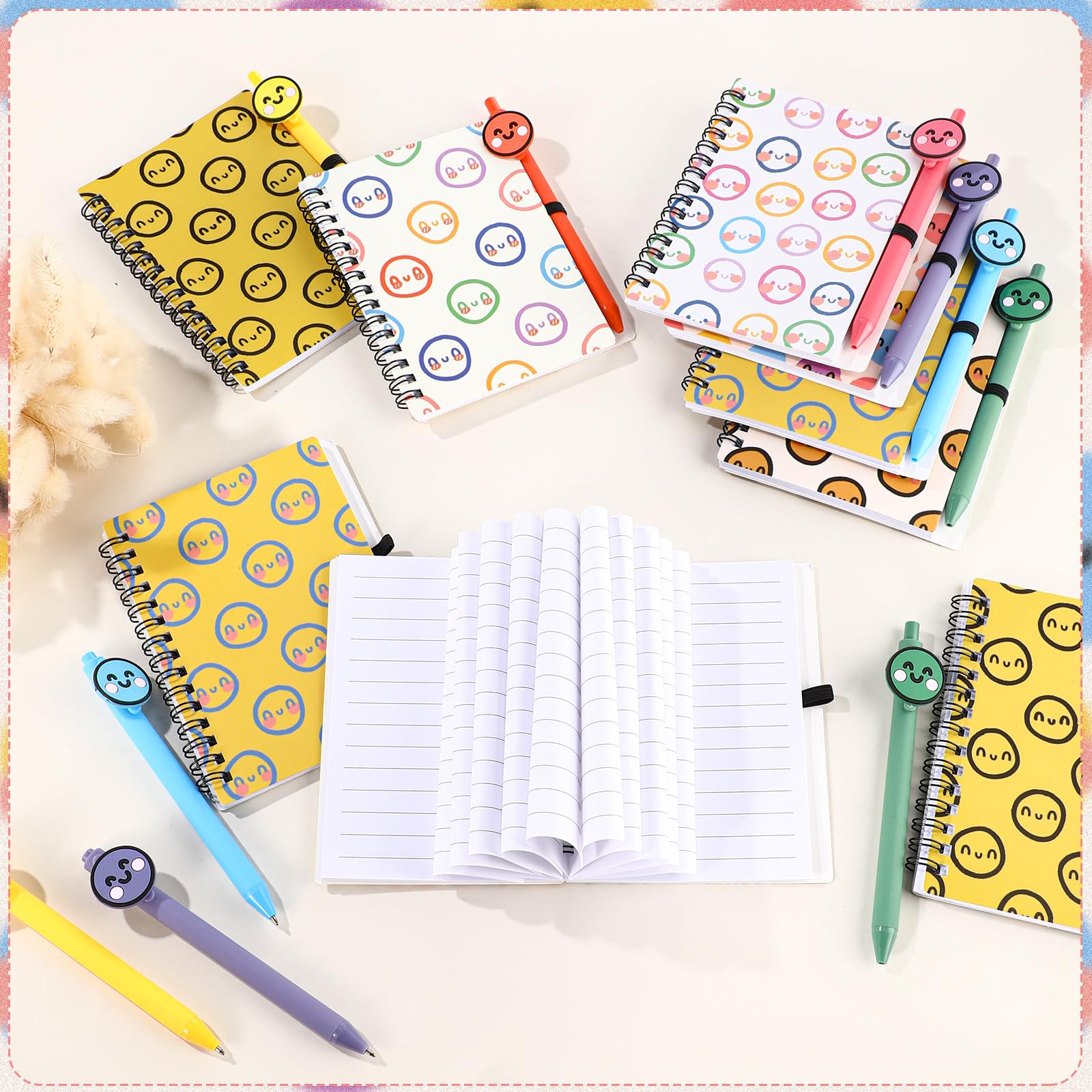 Sinload Lot de 24 carnets à spirale en vrac avec stylos à bille Preppy Positive Smile - Cadeau de bienvenue pour les étudiants, la rentrée scolaire, les enseignants, les collègues (journal ligné)