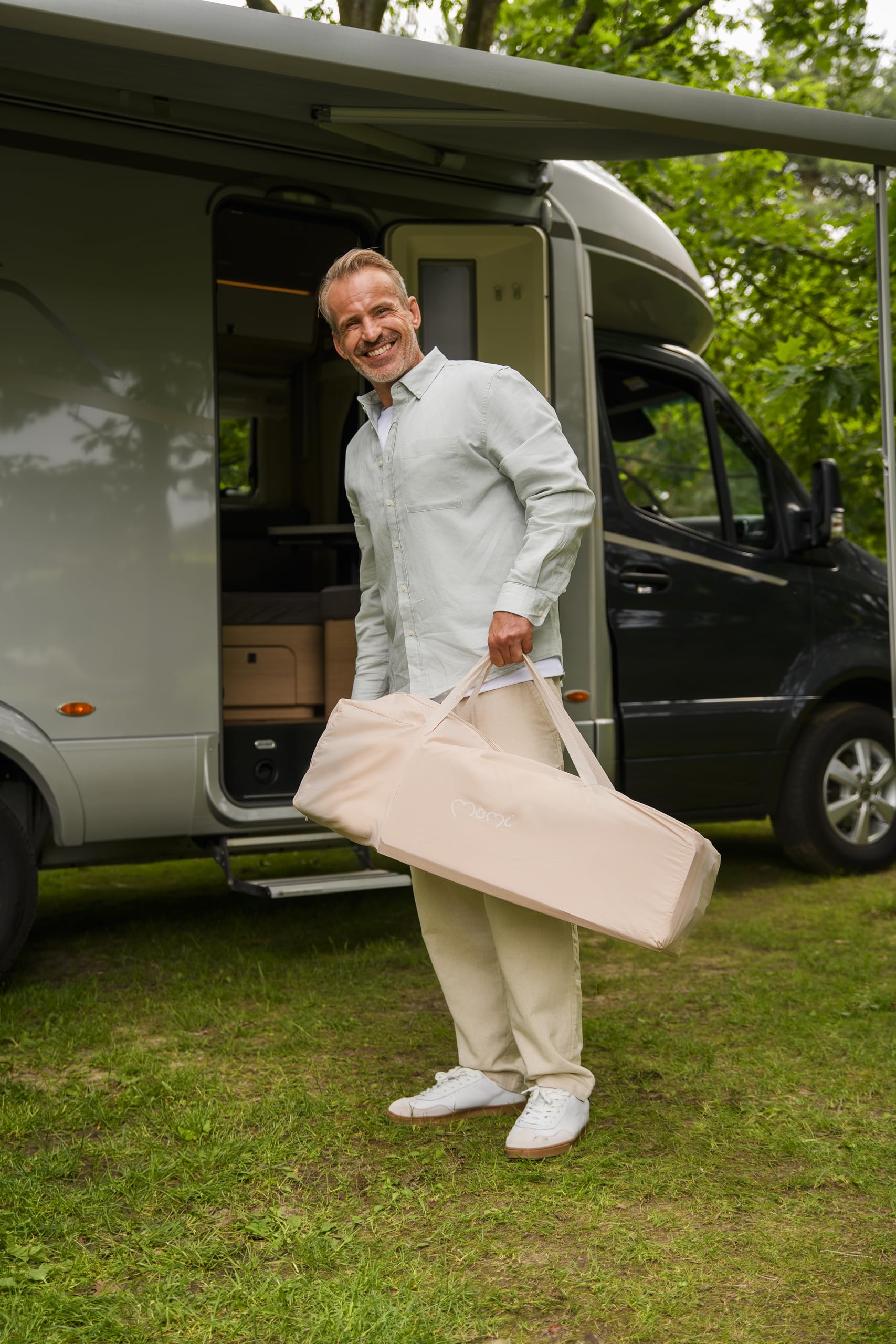 Momi Lettino da viaggio BELOVE PLUS 2 in 1, pieghevole, 2 posizioni per neonati fino a 9 kg e bambini fino a 15 kg, con materasso, arco con giocattoli, fasciatoio e borsa per il trasporto