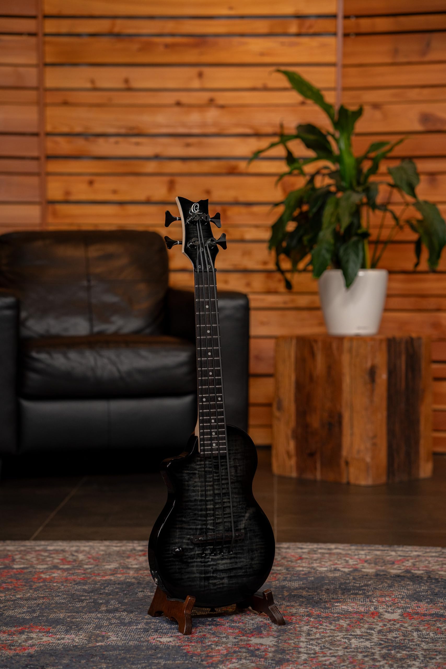 Ortega Guitars Basse Ukulélé Gaucher – Électro-Acoustique, Corps Plein – Neo Series – Housse Incluse – Érable Flammé/Okoumé, Noir/Gris (NEO-BS-TGB-L)