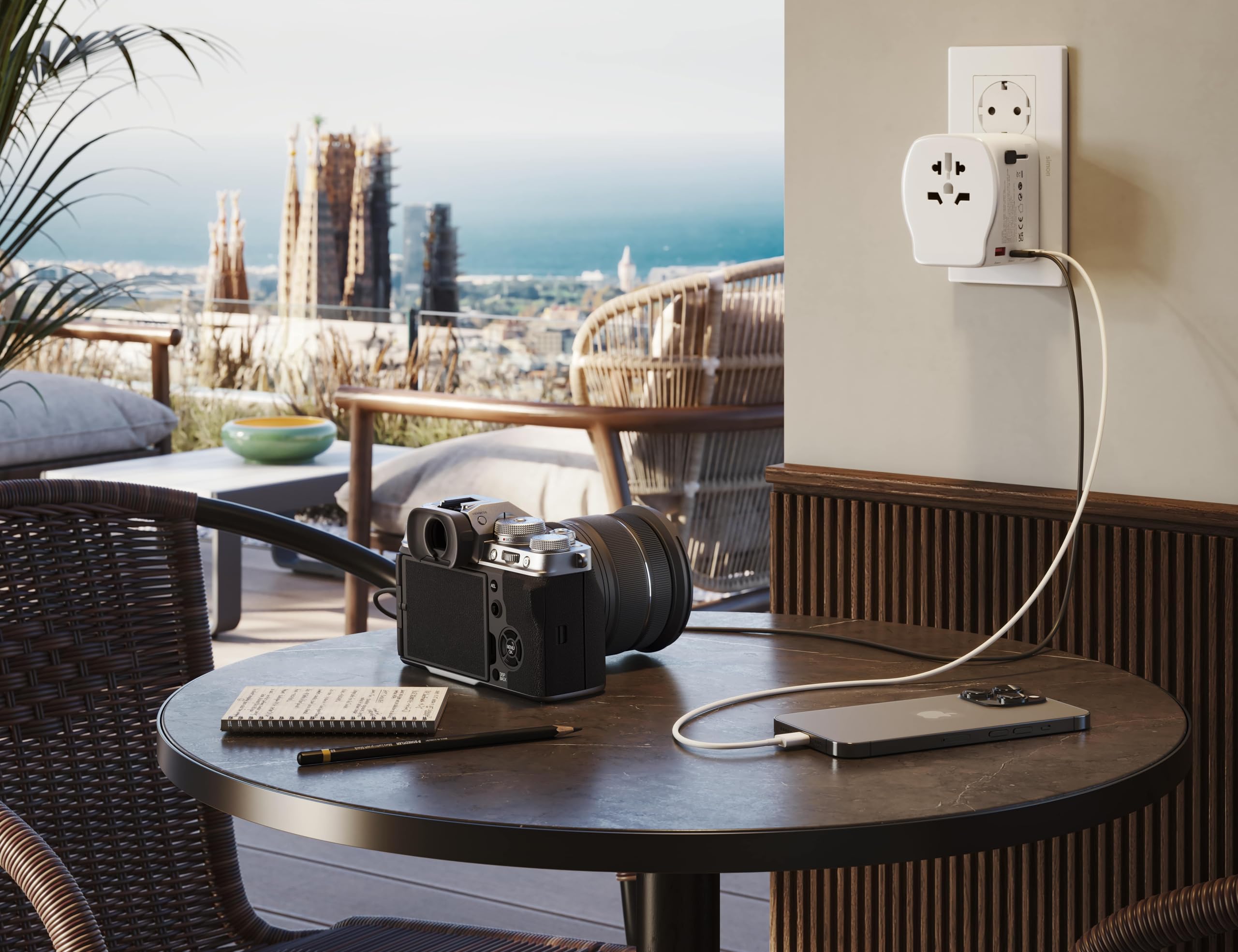 Simon – Adaptador de Viaje Universal, 3 USB (2X USB-C + 1x USB-A) 65W, Compatible en +200 Países, Carga Súper Rápida, Portátiles y Dispositivos Móviles, Bolsa de Viaje, Color Negro