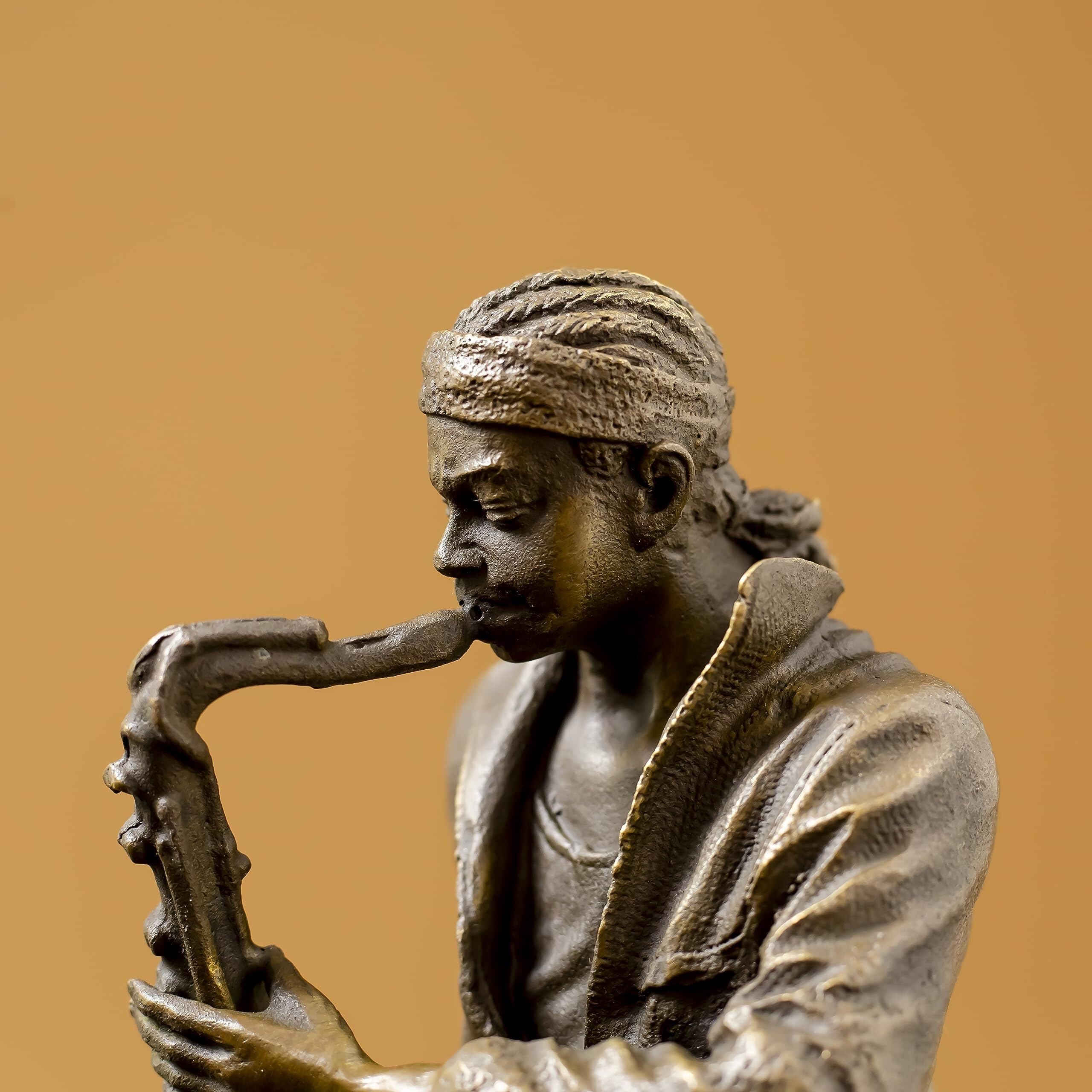 Scultura sassofonista della band jazz, statua di sassofonista da 29 cm su base in marmo nero, decorazione casual per la casa per amanti della musica e collezionisti