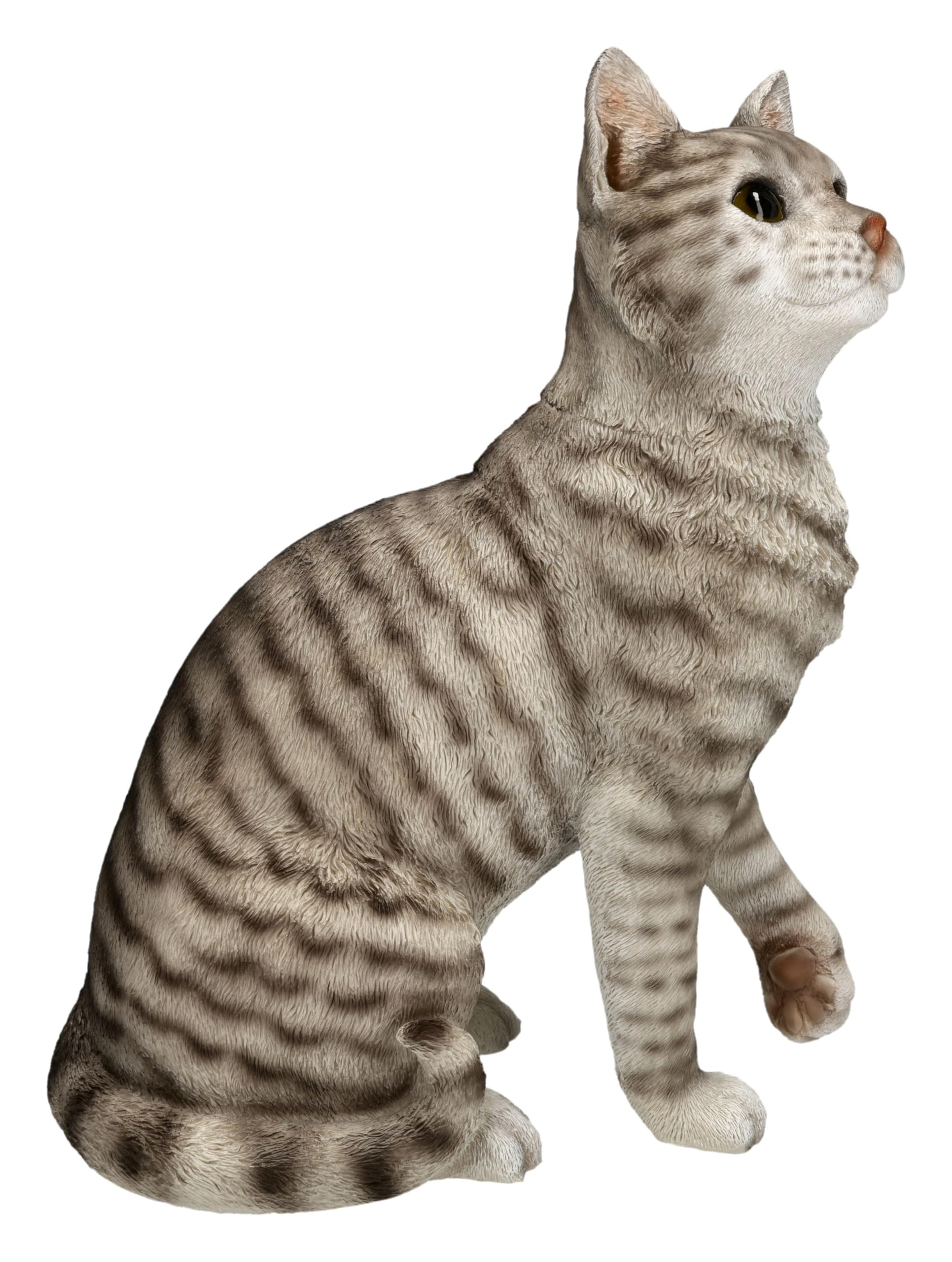 Figuren Shop GmbH Gartenfigur Katze sitzend 34,5 cm – grau getigerte Katzenfigur mit erhobener Pfote aus Polyresin, handbemalt und wetterfest – Tierfigur Gartenskulptur für Haustür und Terrasse