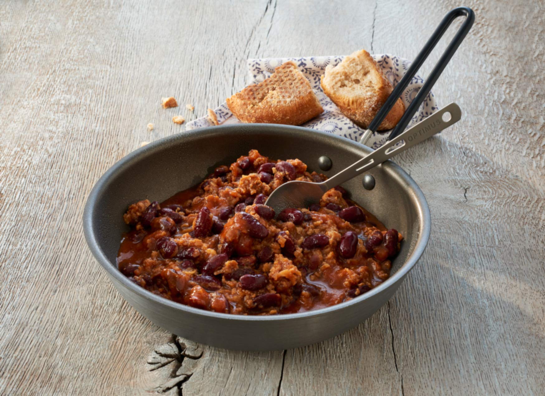 Trek'n Eat Chili con Carne | Liofilizowany posiłek z mięsem na kemping, trekking, wędrówki i sytuacje awaryjne | naturalne składniki | trwałość 5 lat