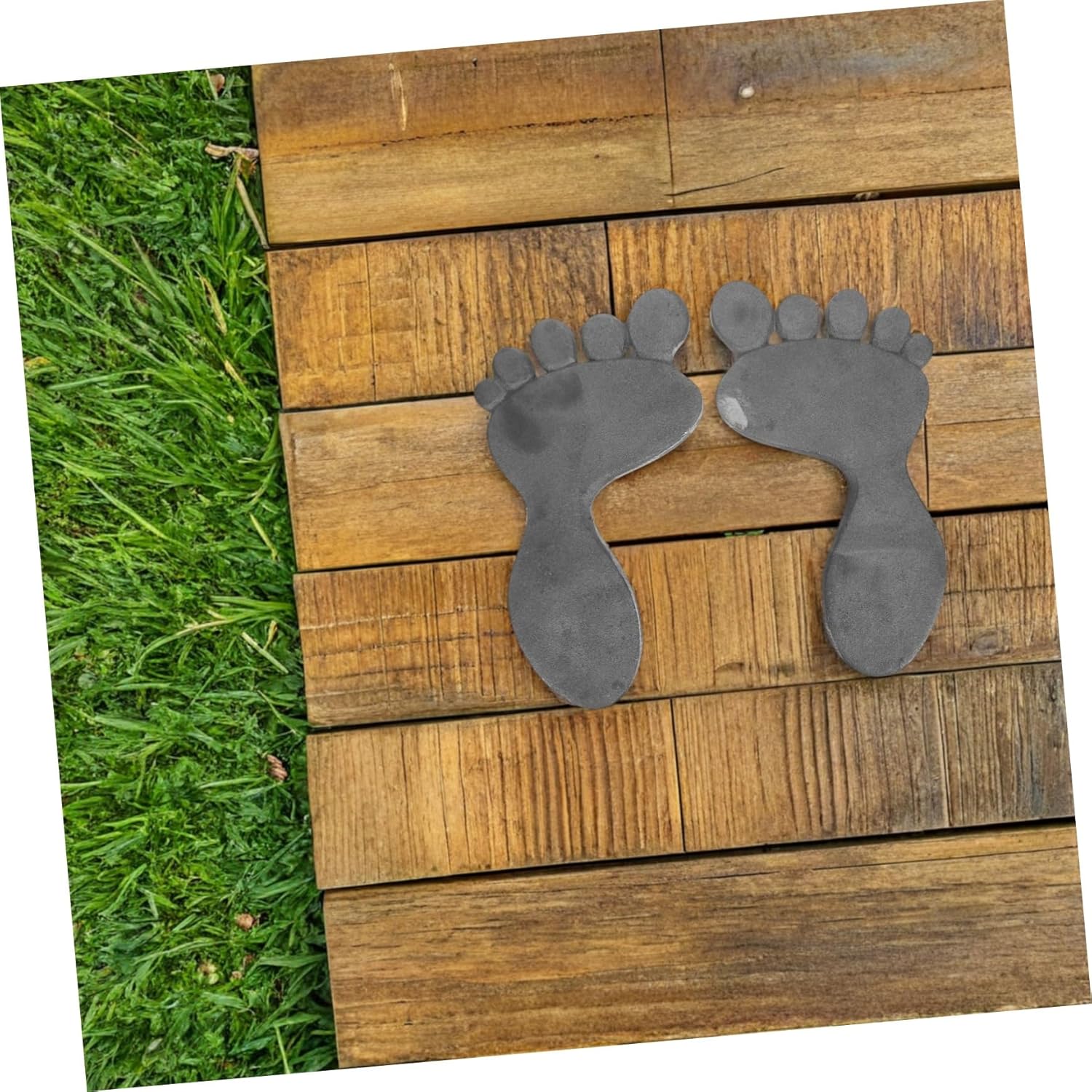 YARNOW 1 Pair Rustic Cast Iron Footprint Stepping Stones for Garden Paths Decorative Outdoor Walkway Stones Easy Installation for Lawn and Courtyard Landscaping