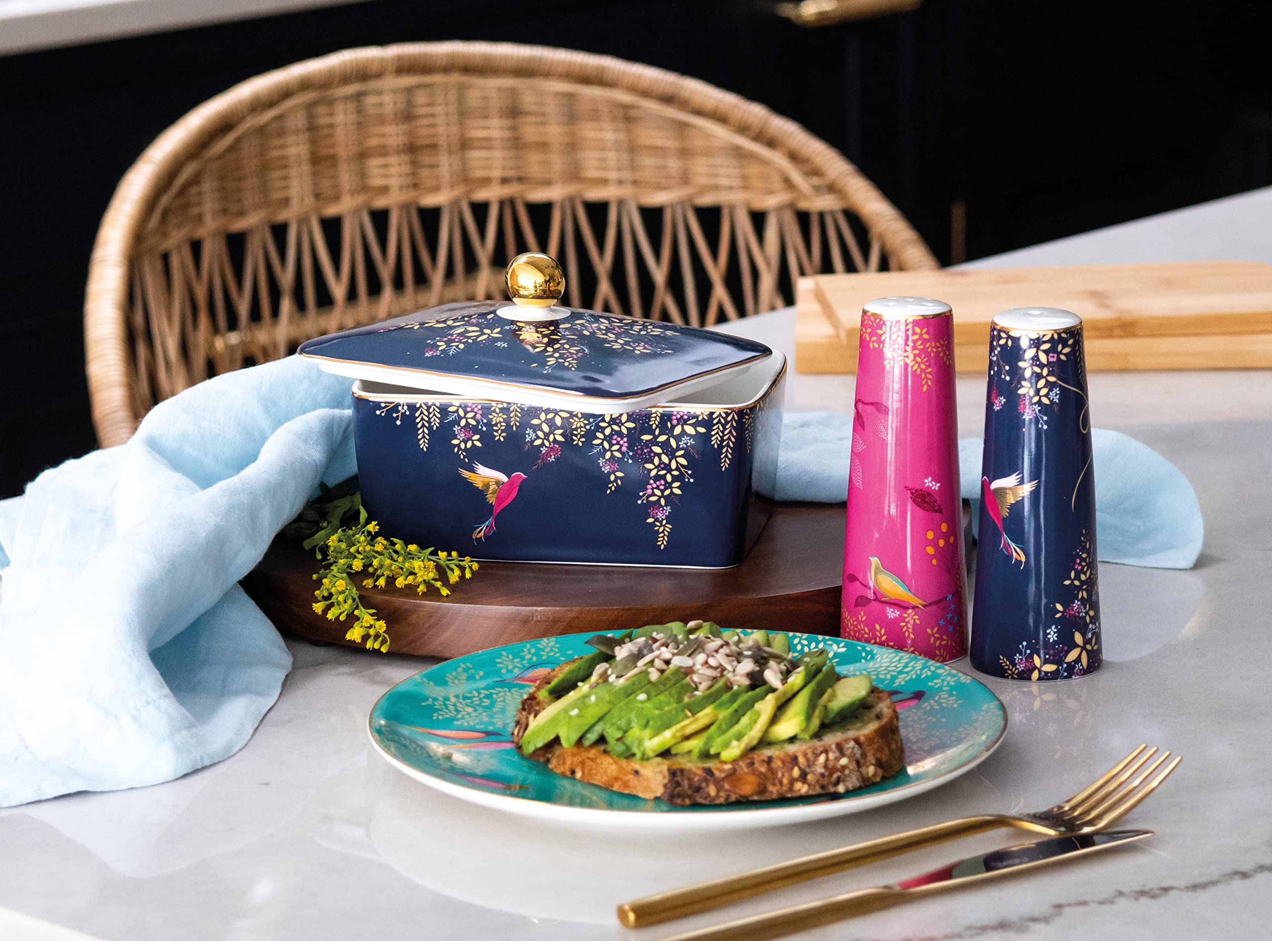 Sara Miller SMC79407-XG Portmeirion Chelsea Ensemble salière et poivrière en céramique Bleu et rose