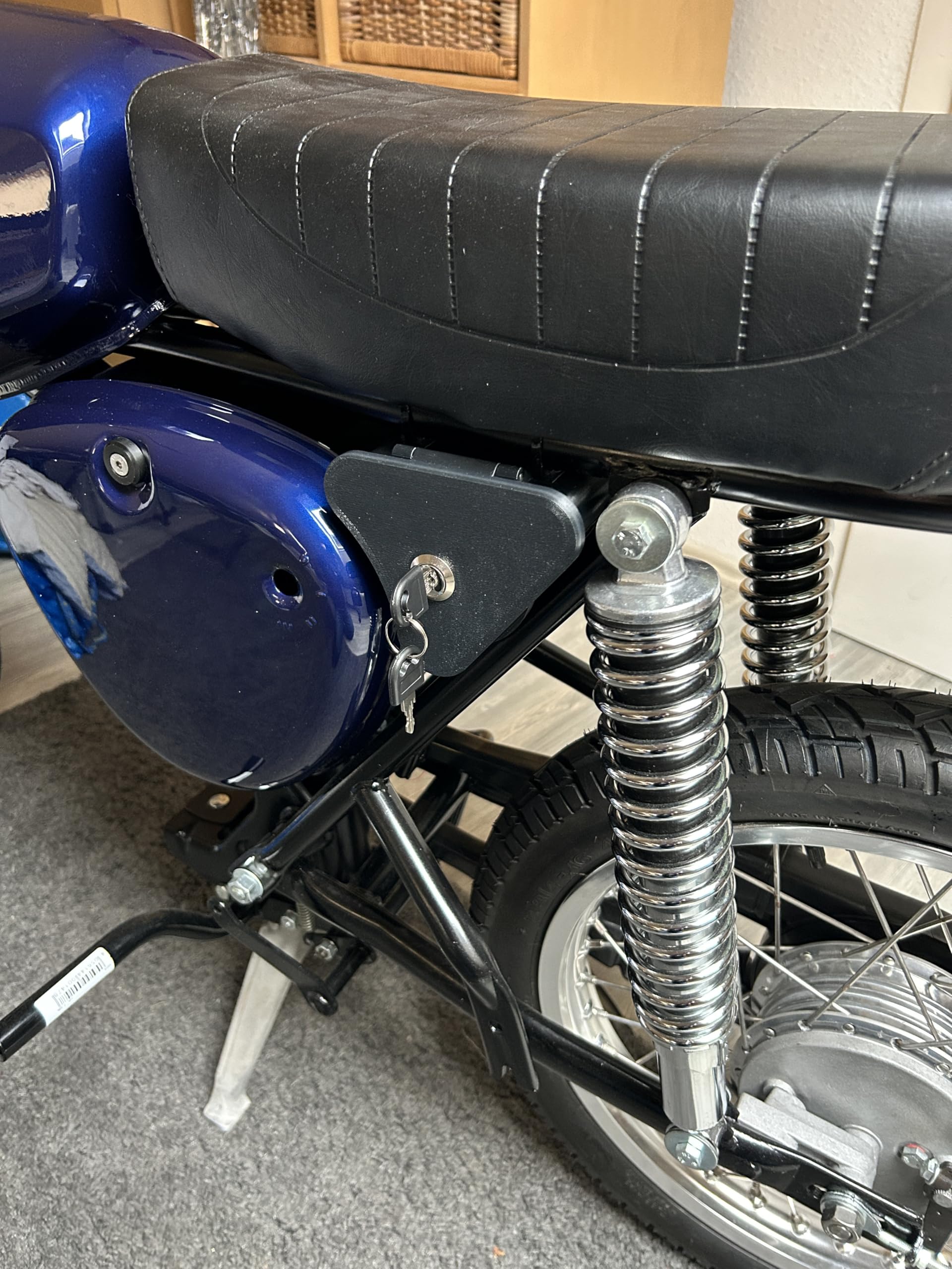 Generisch Simson S51 Werkzeugbox abschließbar spritzwasserdicht kohlefaserverstärkter 3D-Druck DDR Emblem