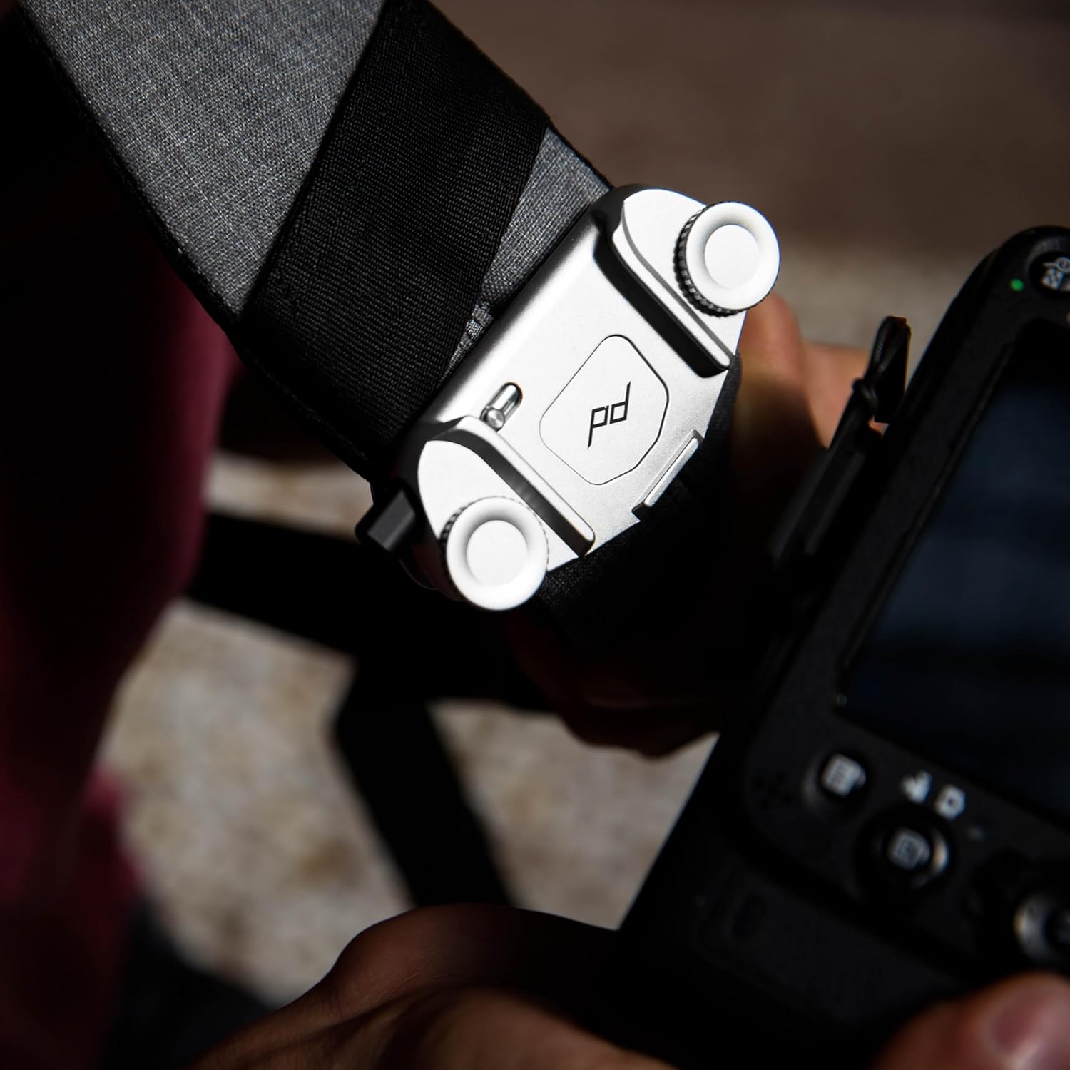 Peak Design Capture Camera Clip V3 Solo, Silver Clip Only, Holds DSLR, Compact and Point and Shoot Bodies, Secure, Stable and Accessible, Attaches to Straps and Belts, Quick Release, 200 lb Capacity