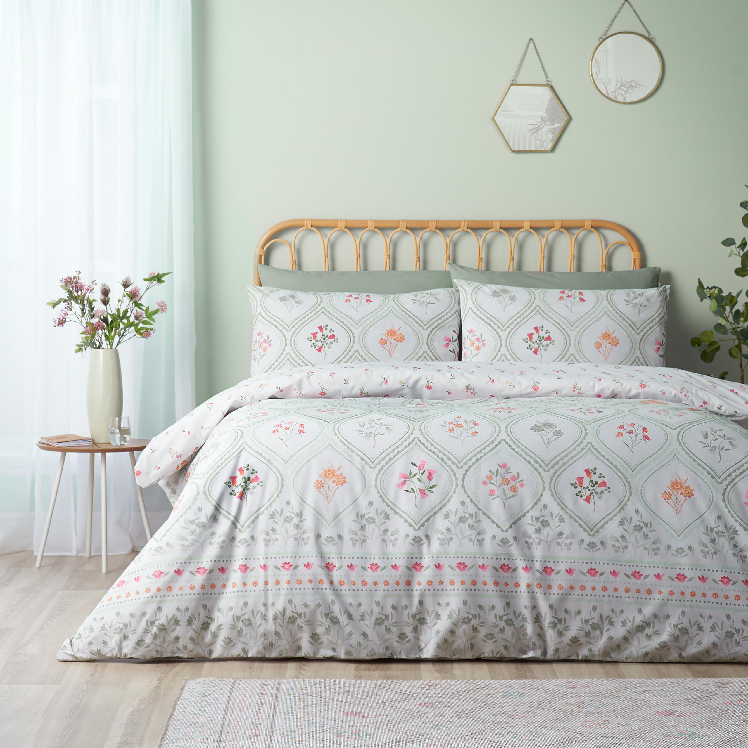 Catherine Lansfield Cameo Floral Reversible King Duvet Cover Set with Pillowcases Soft Green