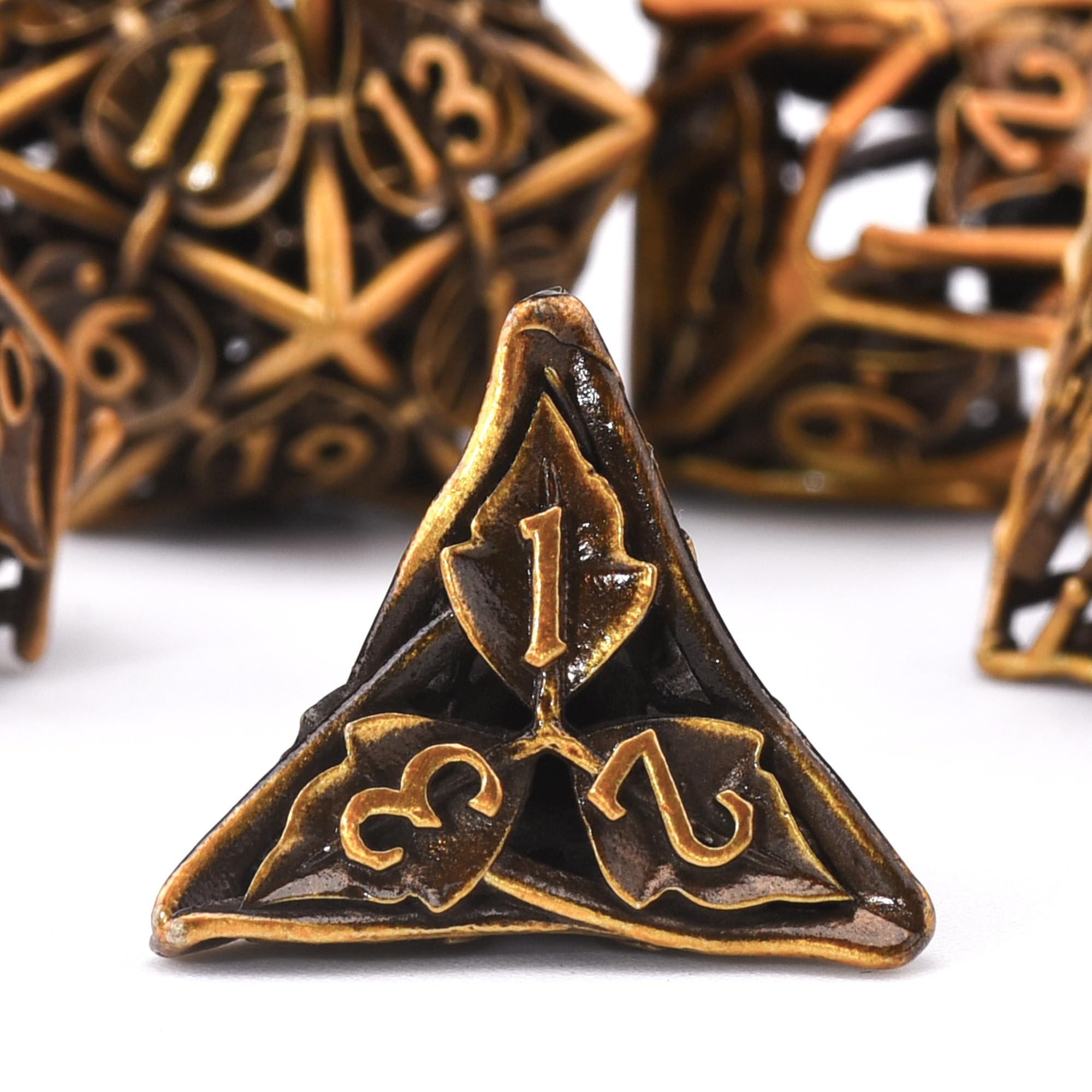 SIQUK 7 Pièces Jeu de Dés DND, Dés Polyédriques Creux Dés Métal D4/D6/D8/D10/D12/D20/D% Dice pour Donjons et Dragons RPG D&D（Antique Or）
