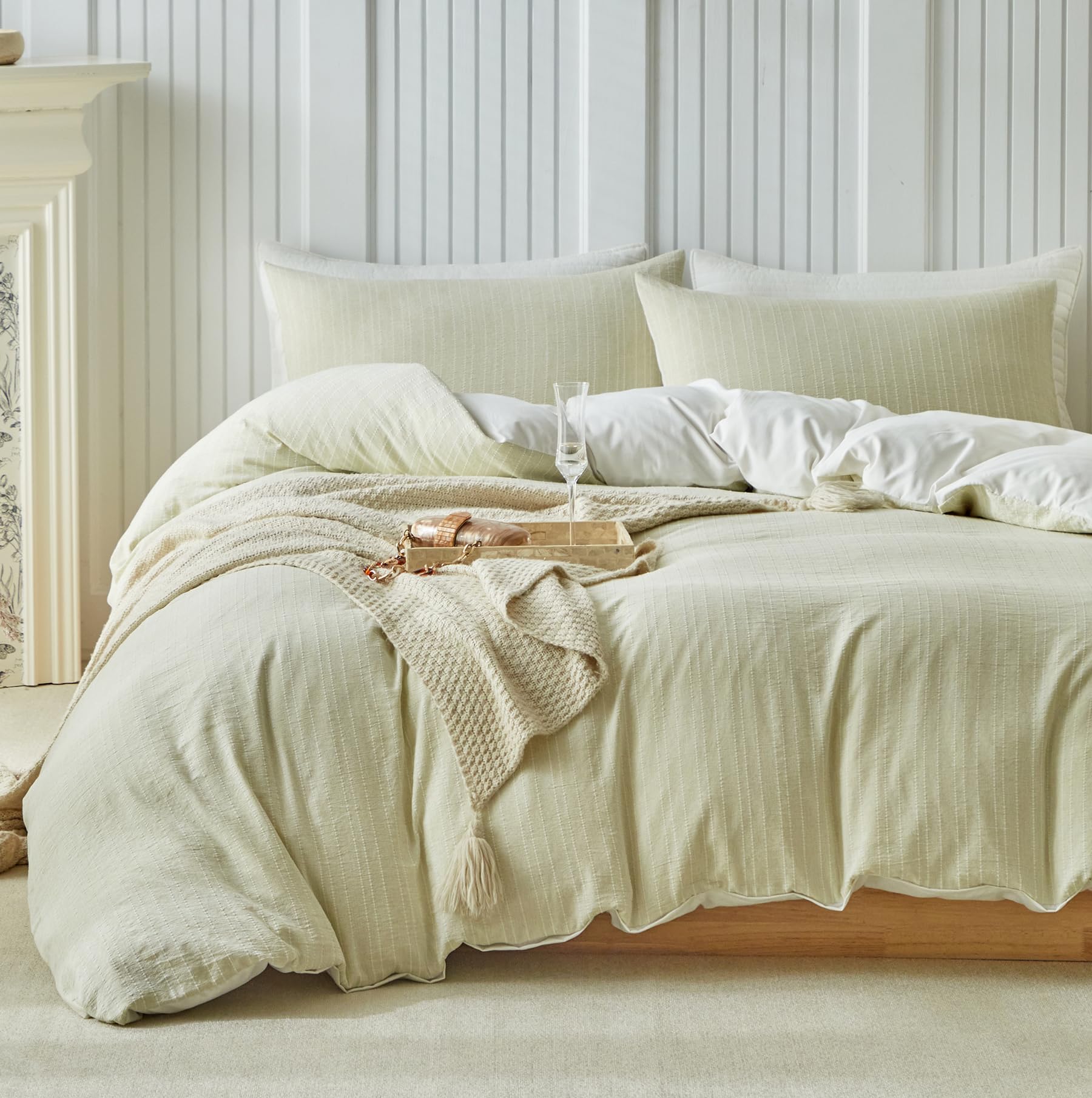 DuShow 3 Pieces Double Duvet Cover Set, Sage Green Stripe Cationic Duvet Cover and 2 Pillowcases, Puckered Textured Bedding Set, Soft Breathable Quilt Cover Set - 200x200 cm